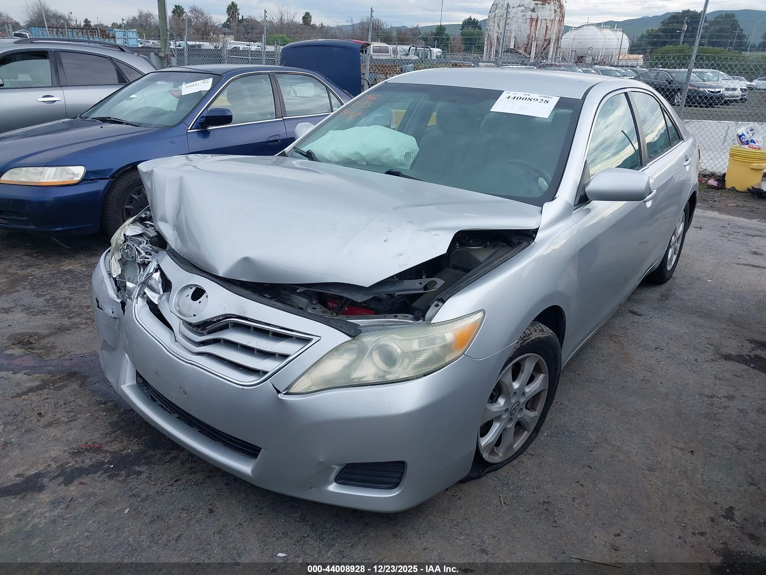 TOYOTA CAMRY image 2