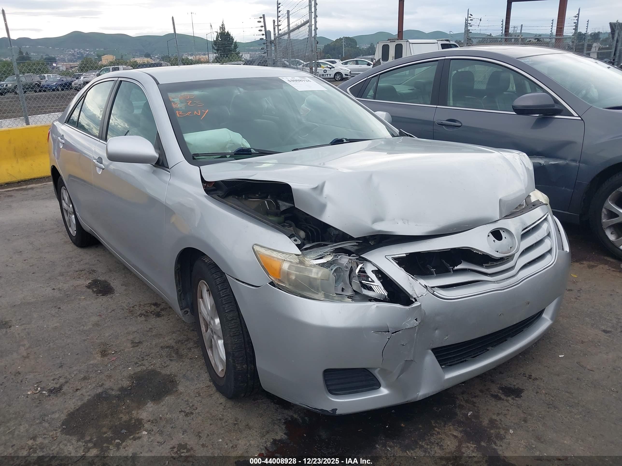 TOYOTA CAMRY image 6