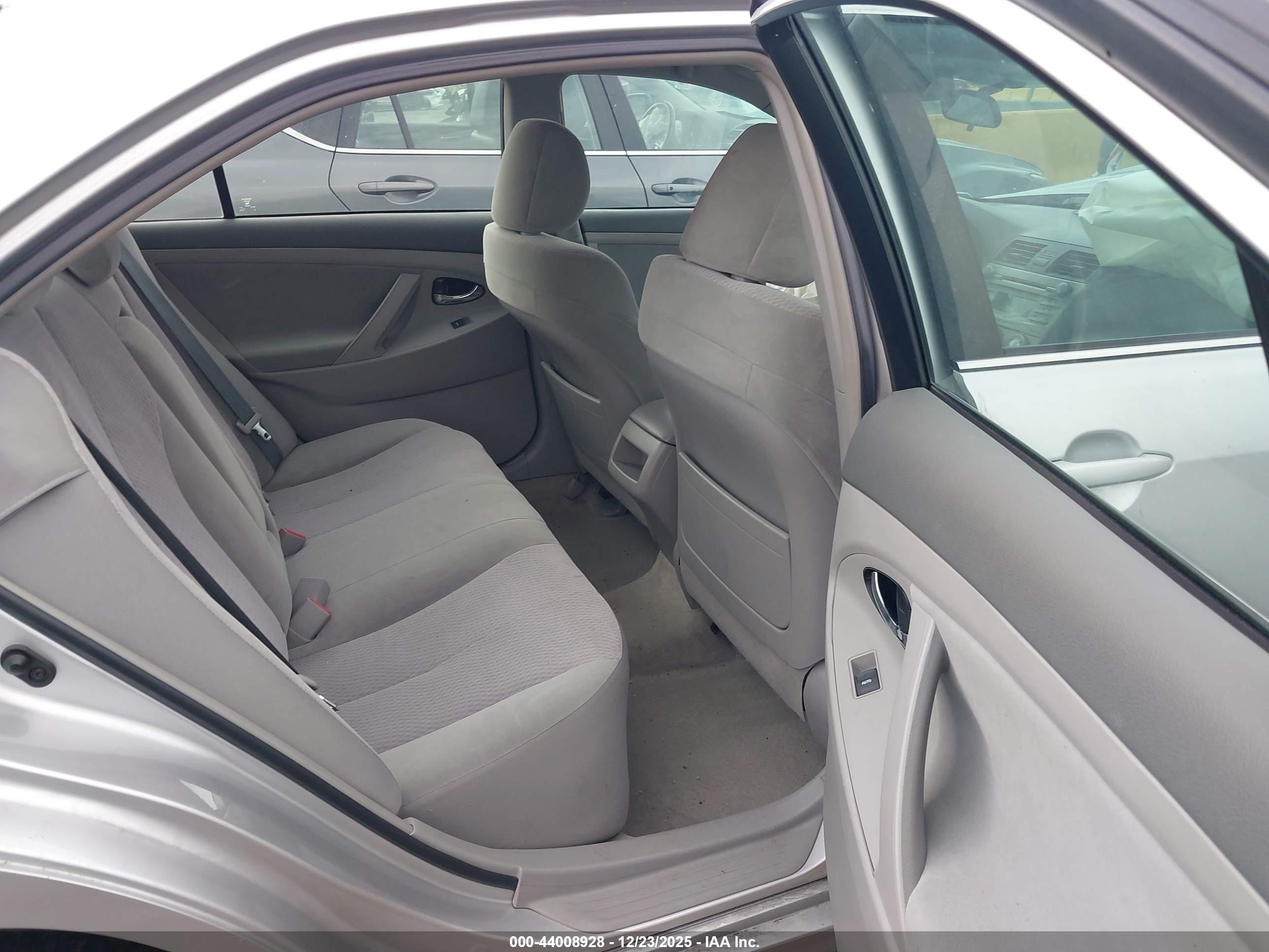 TOYOTA CAMRY image 8