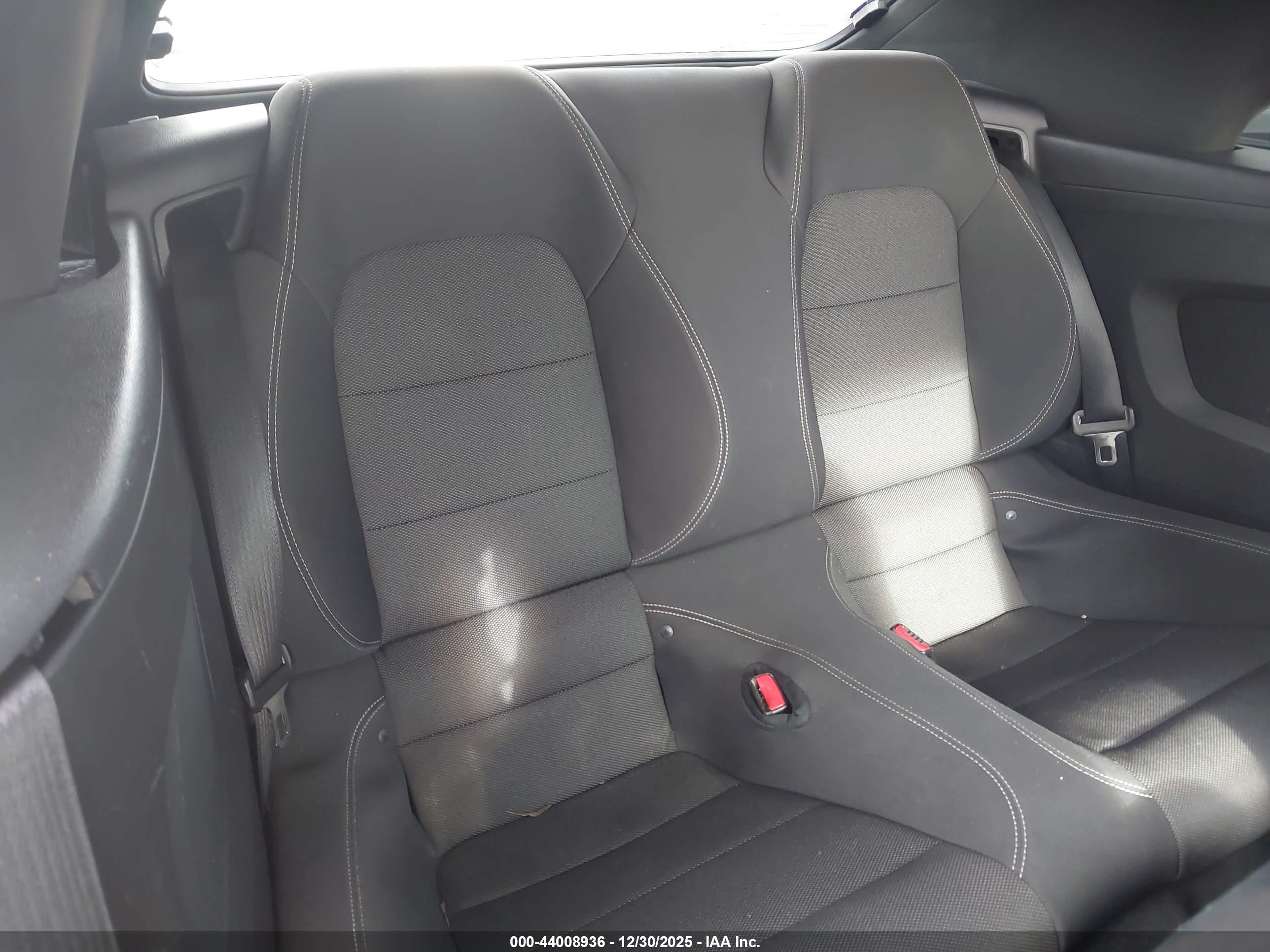 FORD MUSTANG image 8