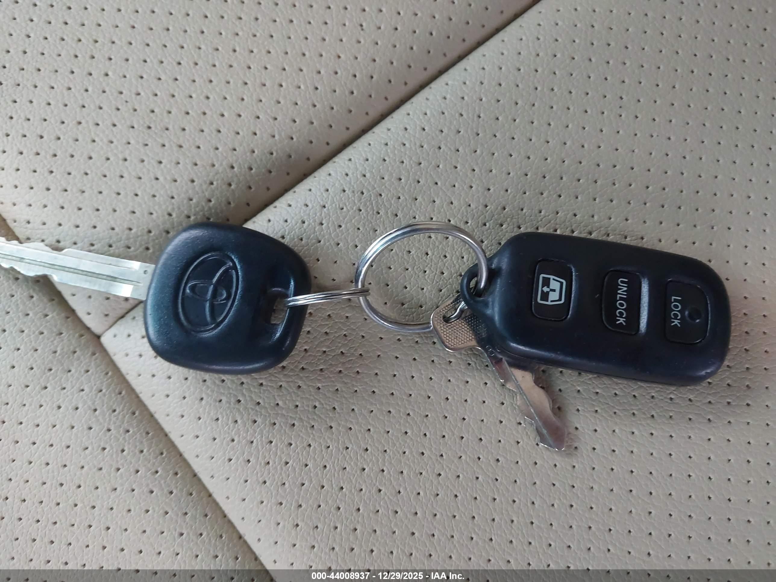 TOYOTA 4RUNNER image 11
