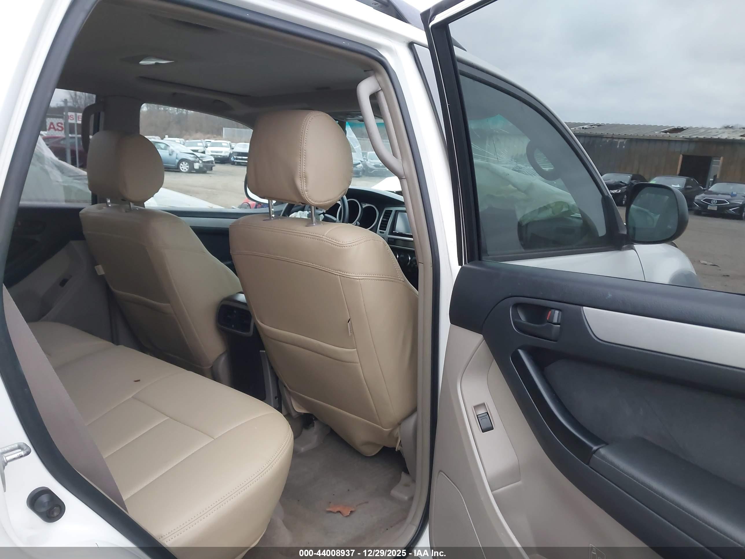 TOYOTA 4RUNNER image 8