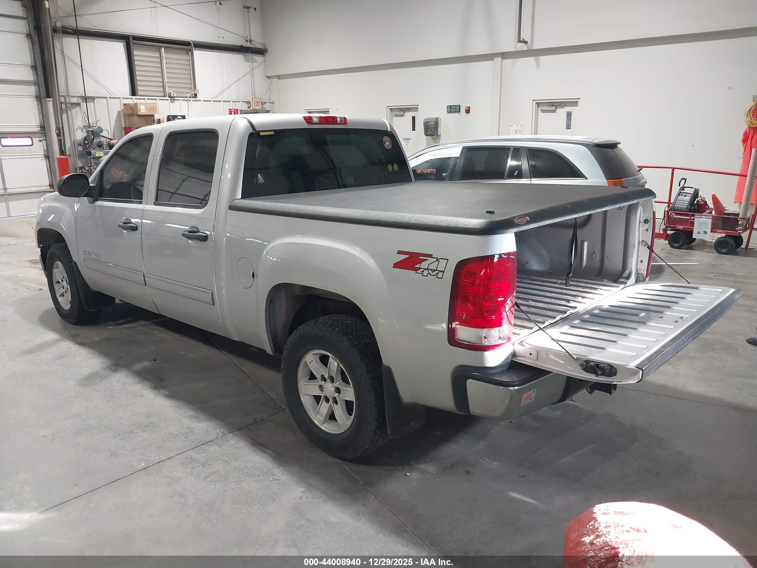GMC SIERRA image 3