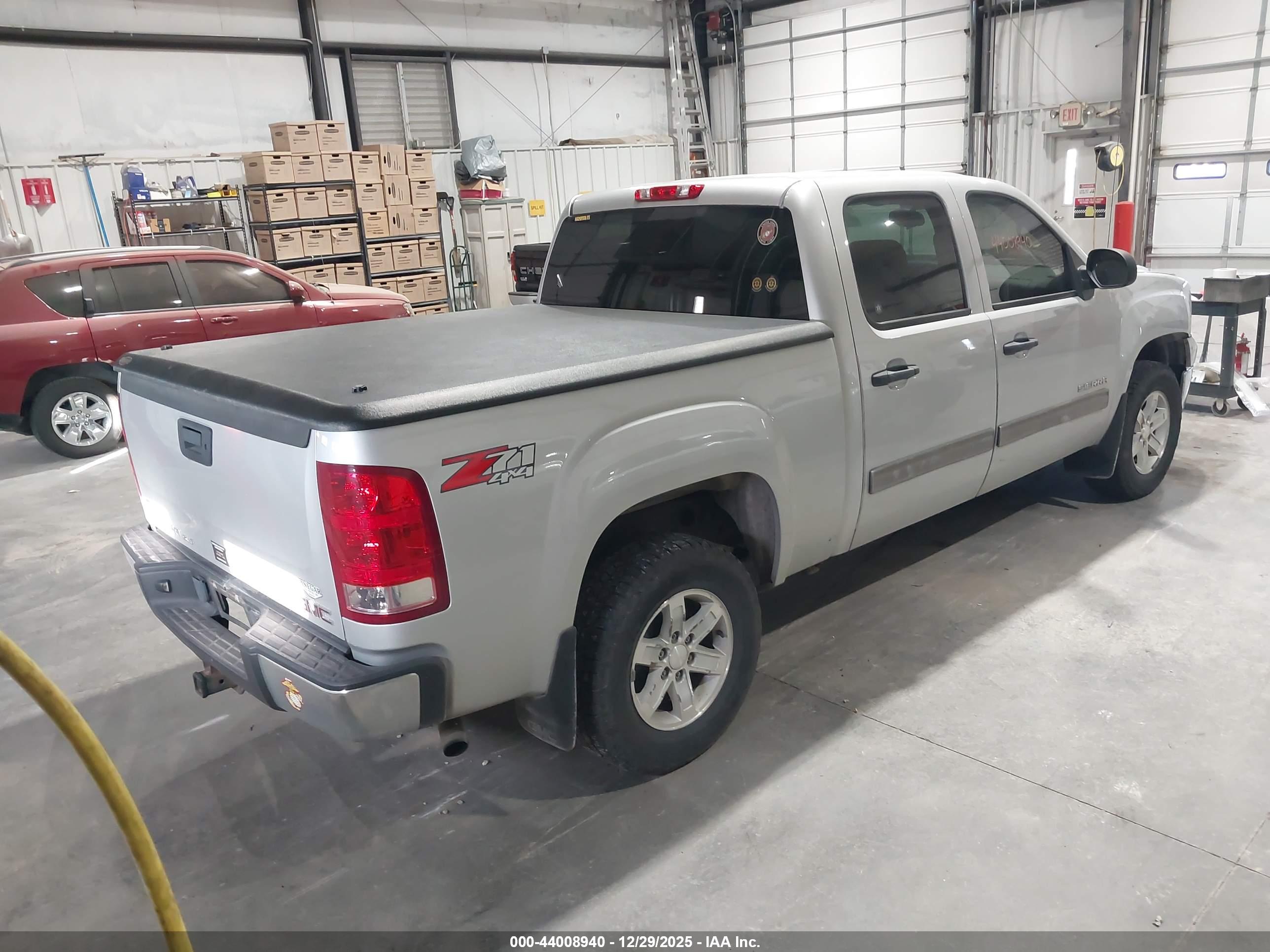 GMC SIERRA image 4