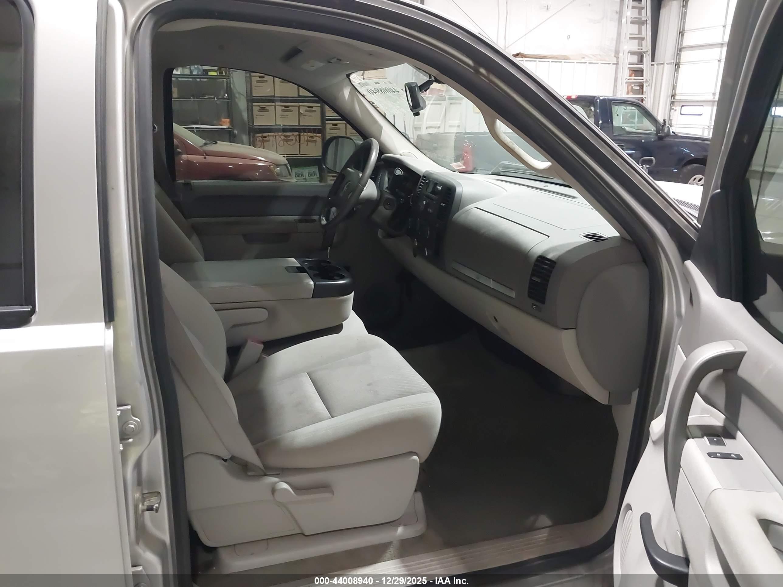 GMC SIERRA image 5