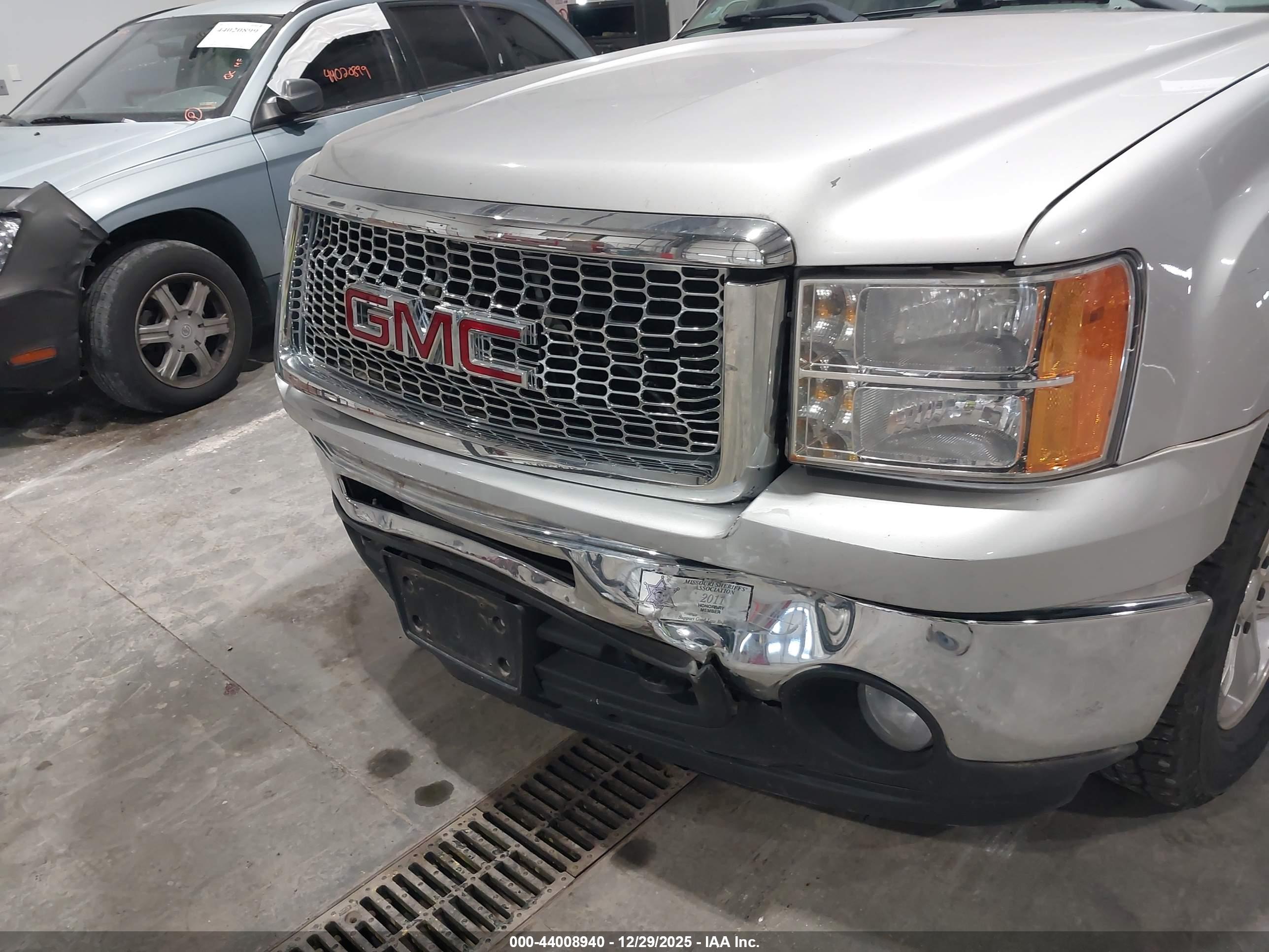GMC SIERRA image 6