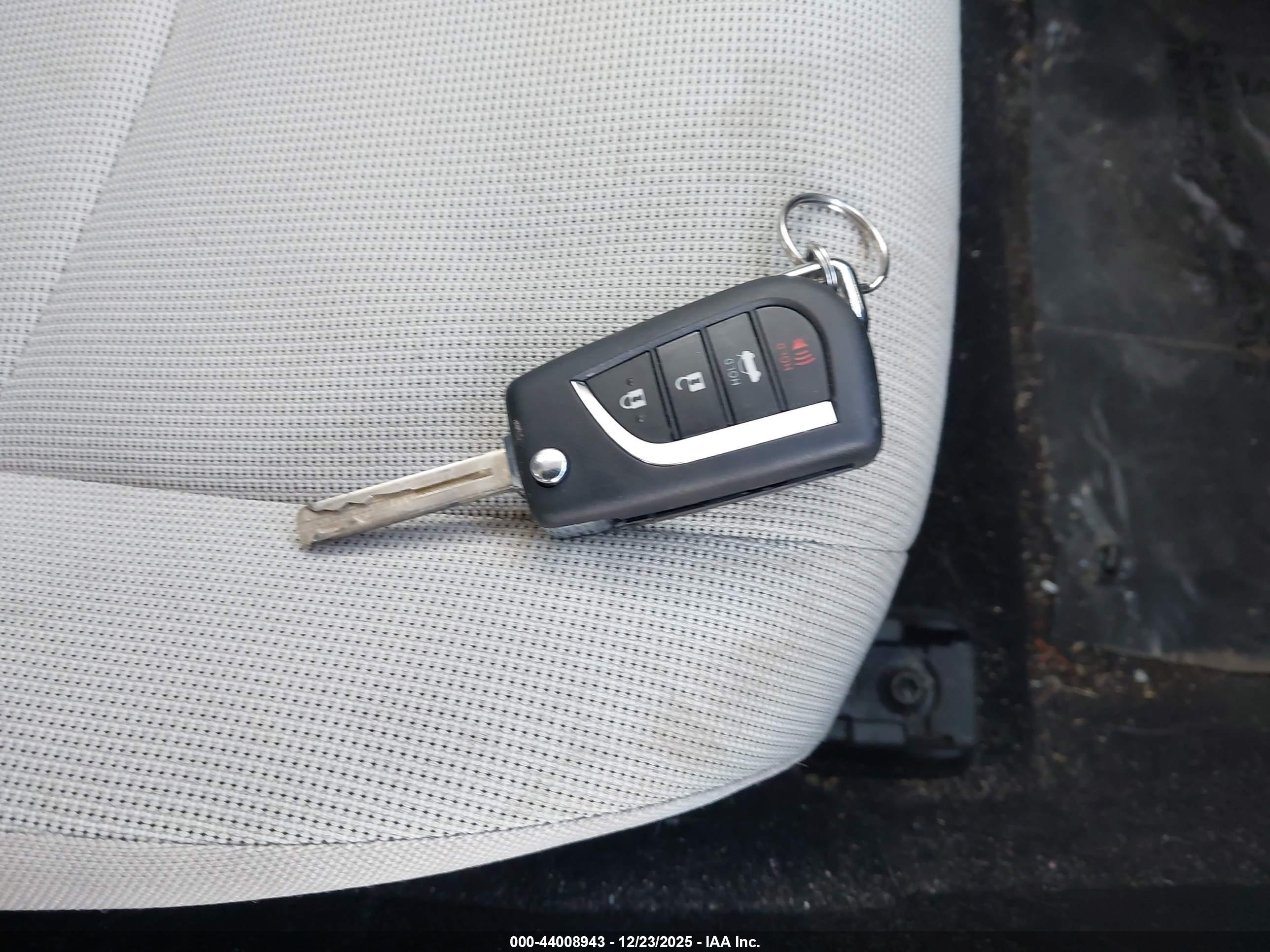 TOYOTA COROLLA image 11