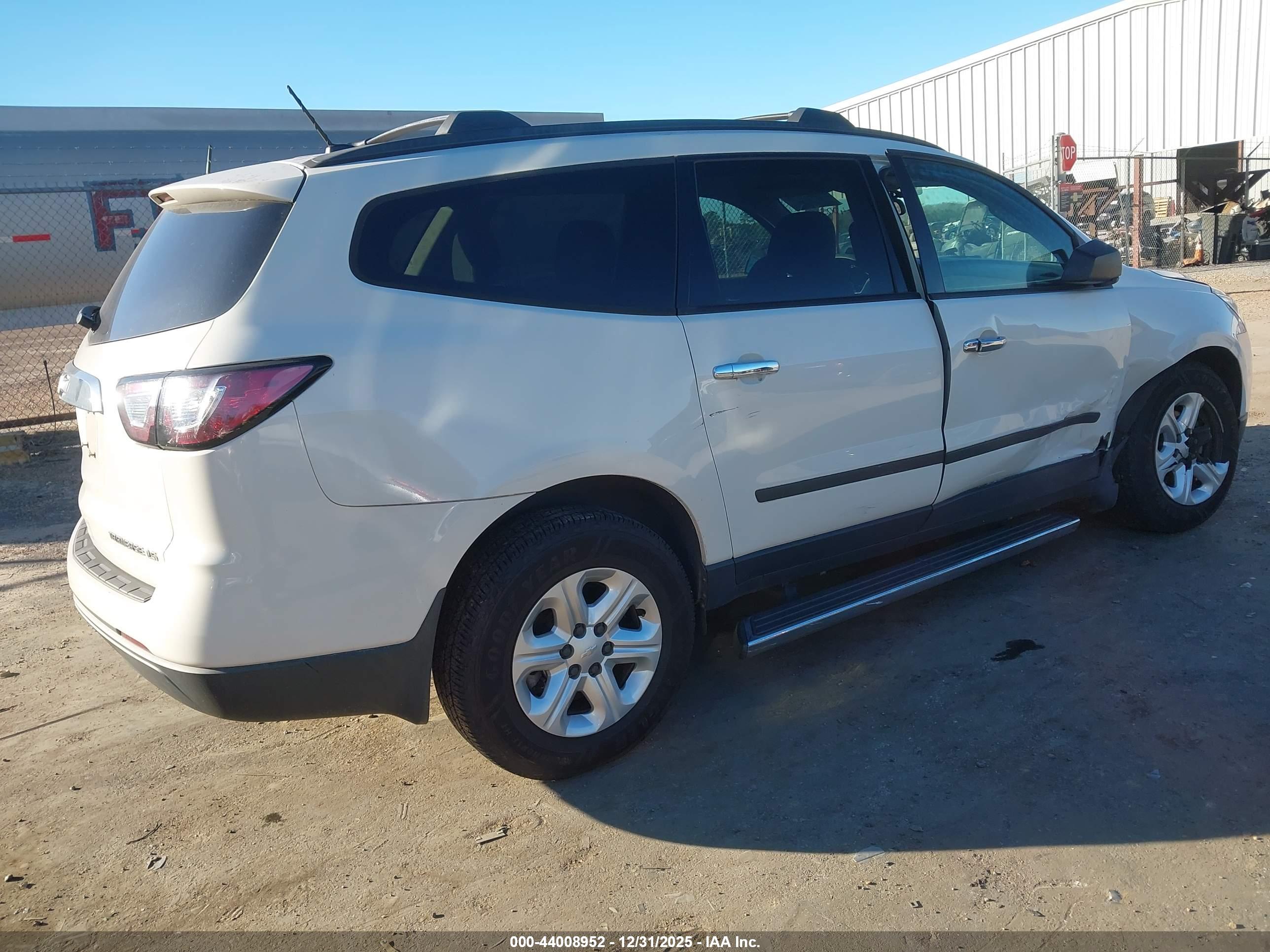 CHEVROLET TRAVERSE image 4