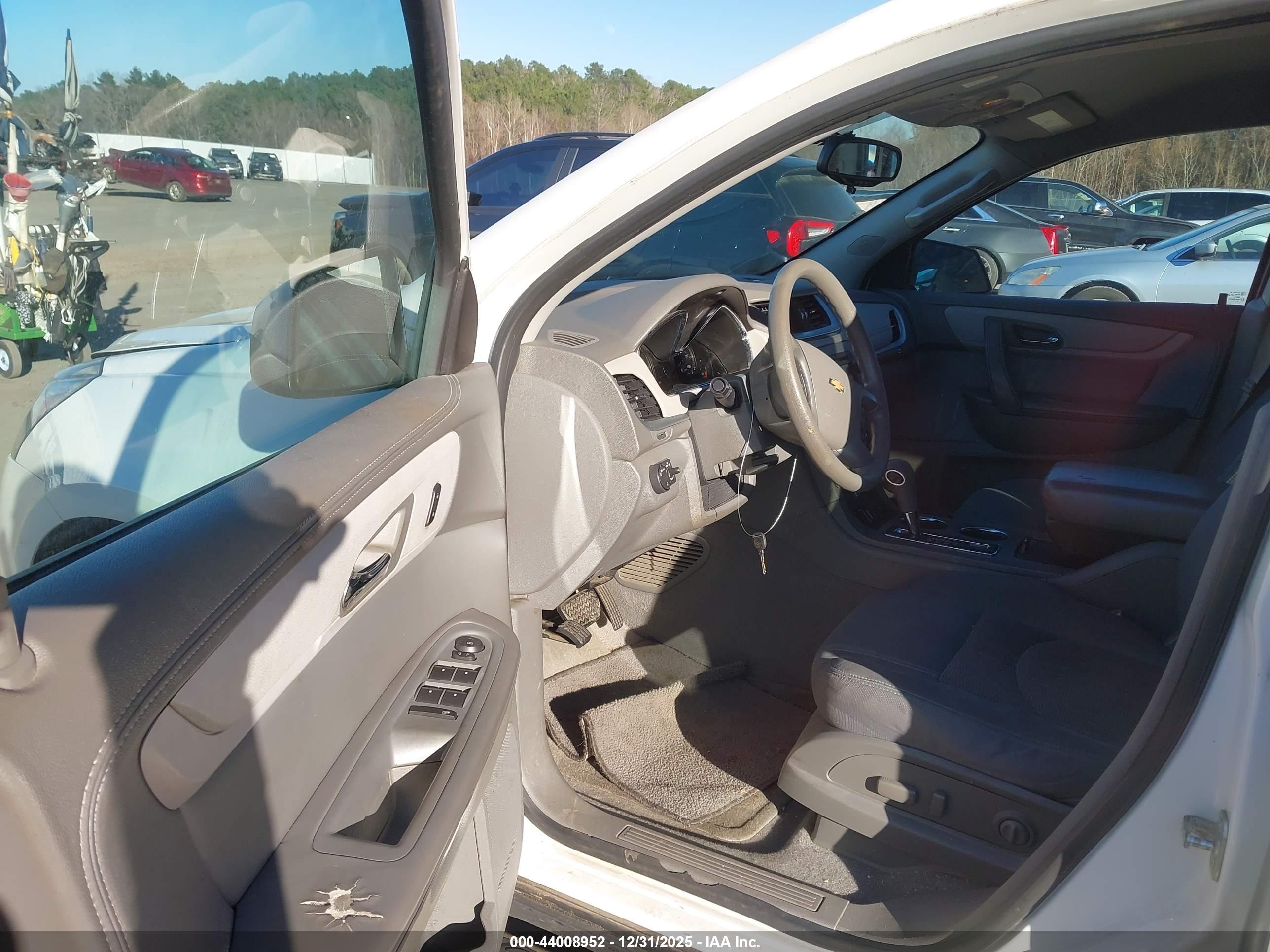 CHEVROLET TRAVERSE image 5
