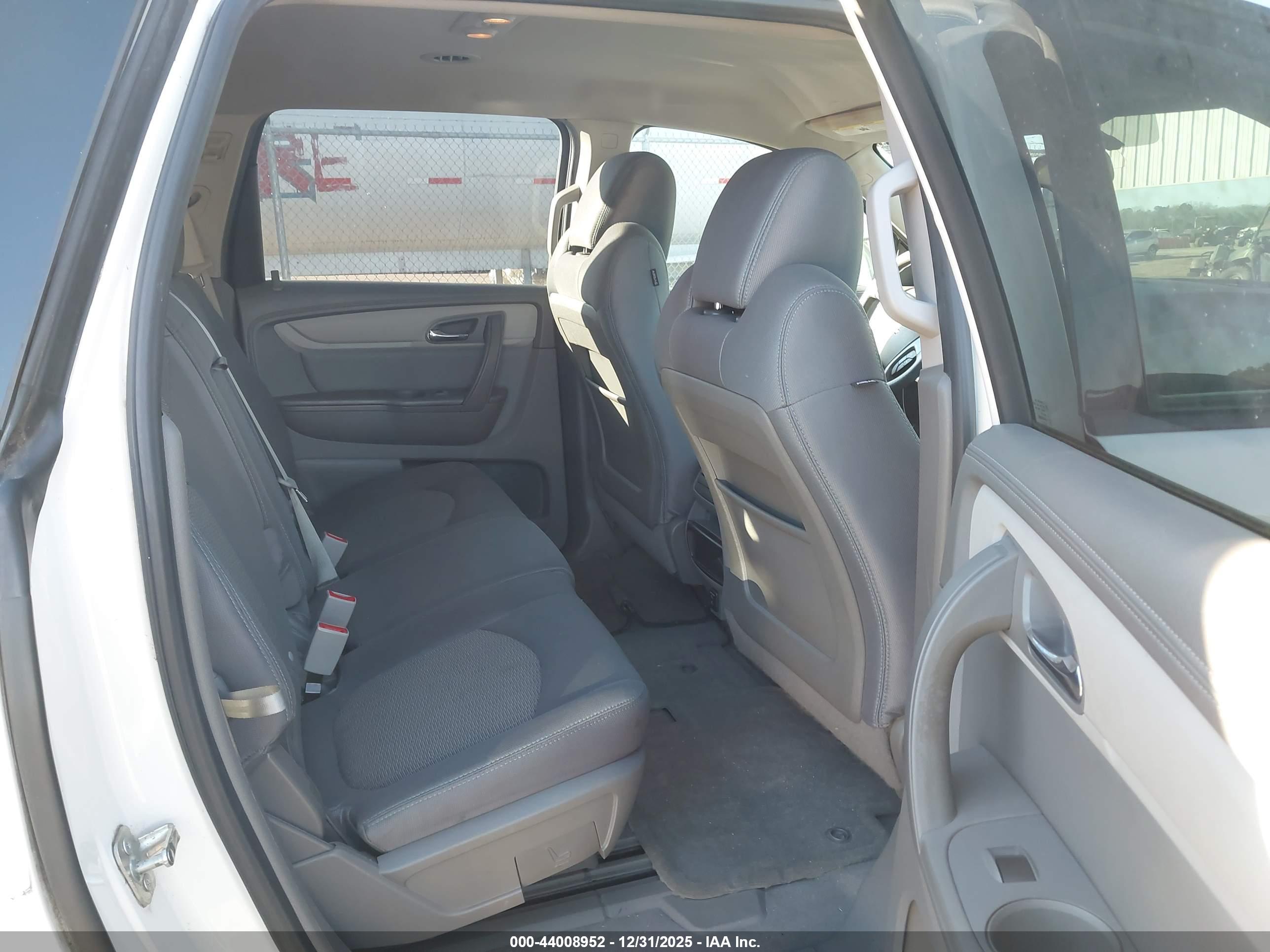 CHEVROLET TRAVERSE image 8