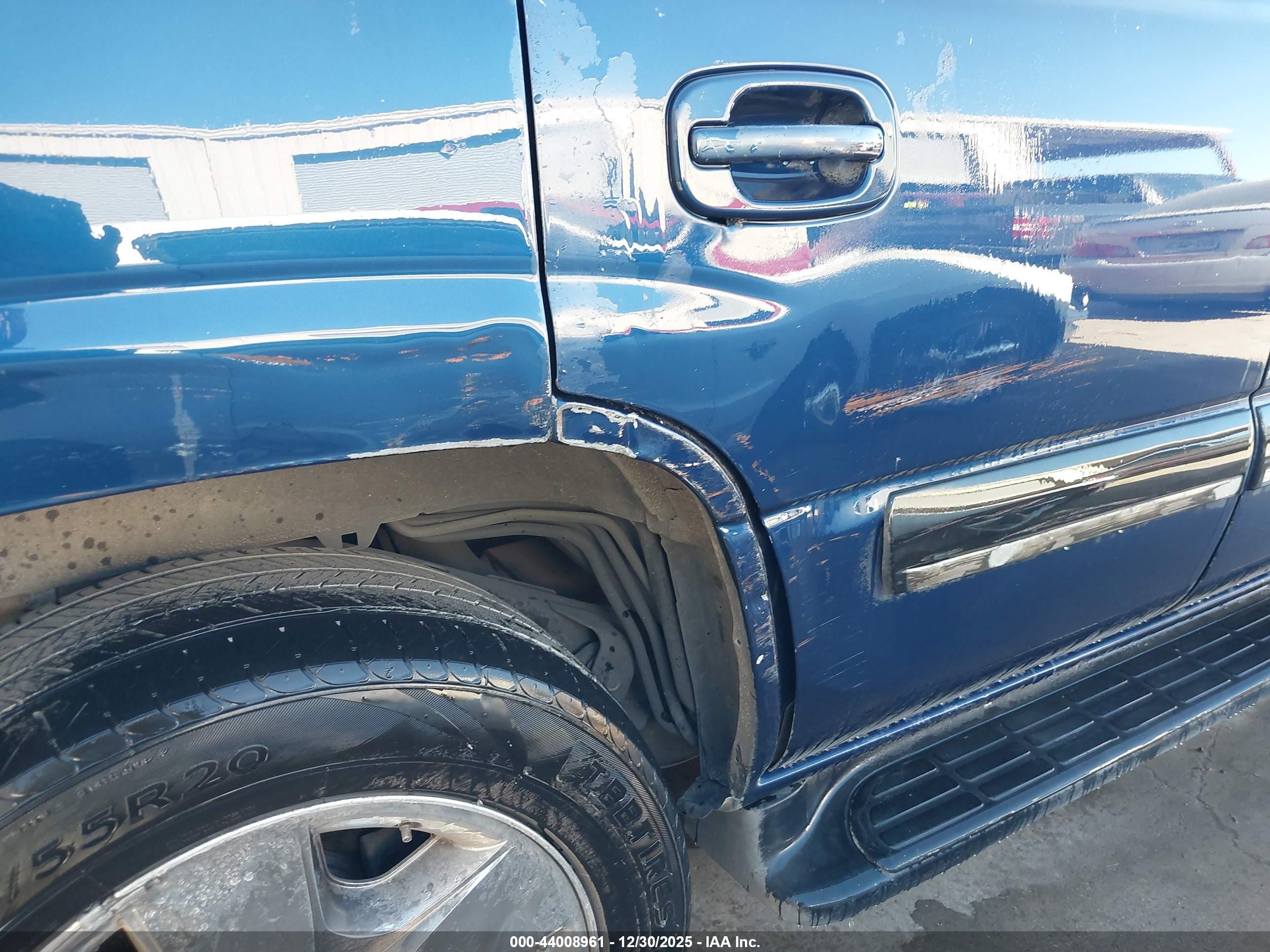 CHEVROLET TAHOE image 6