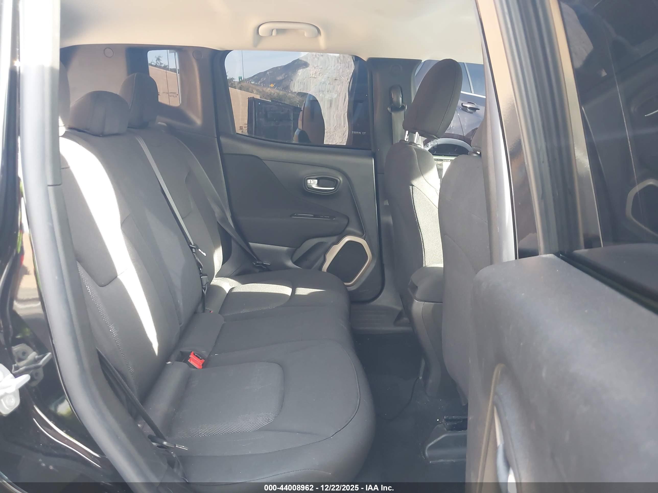 JEEP RENEGADE image 8