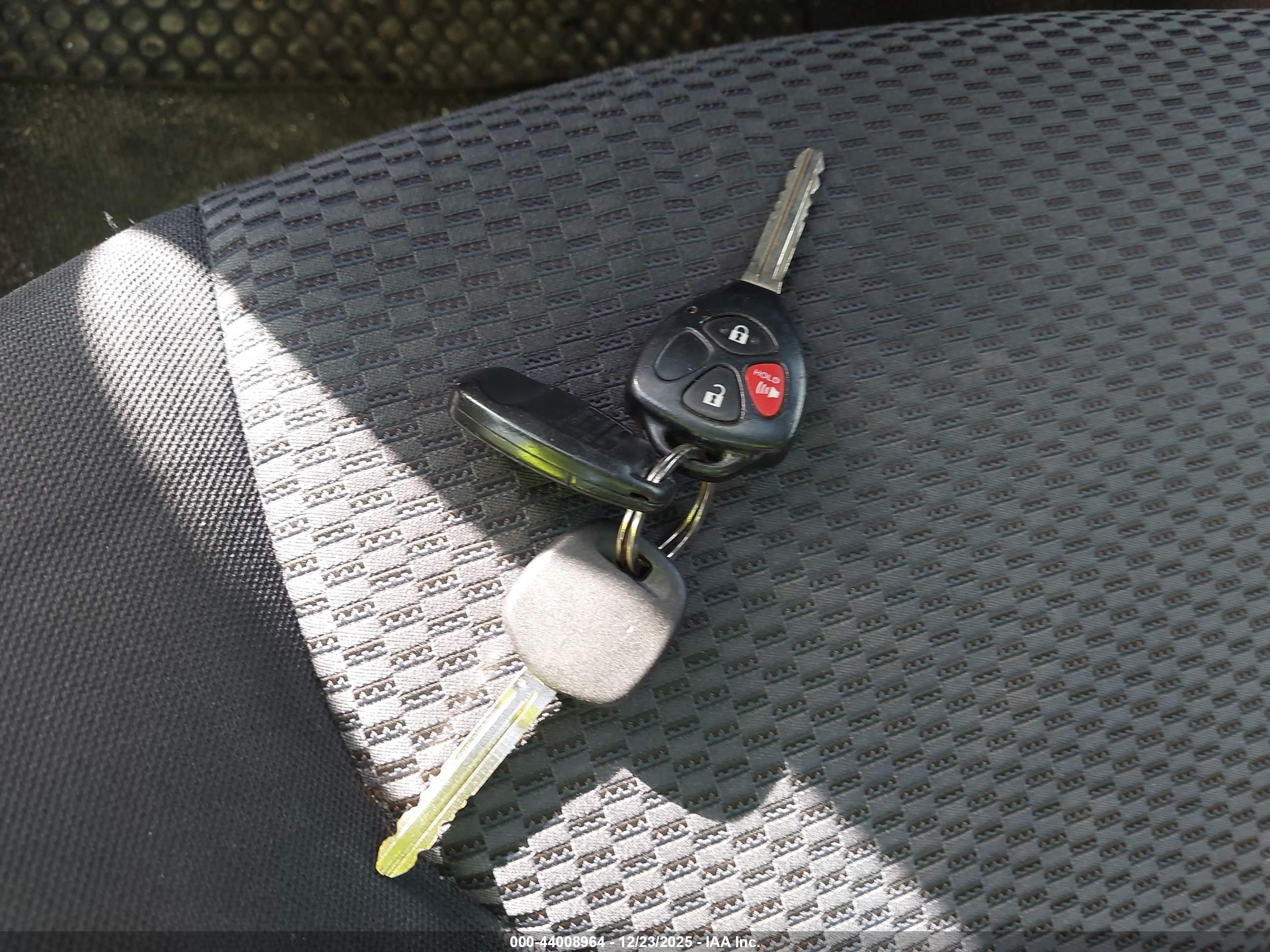 TOYOTA RAV4 image 11