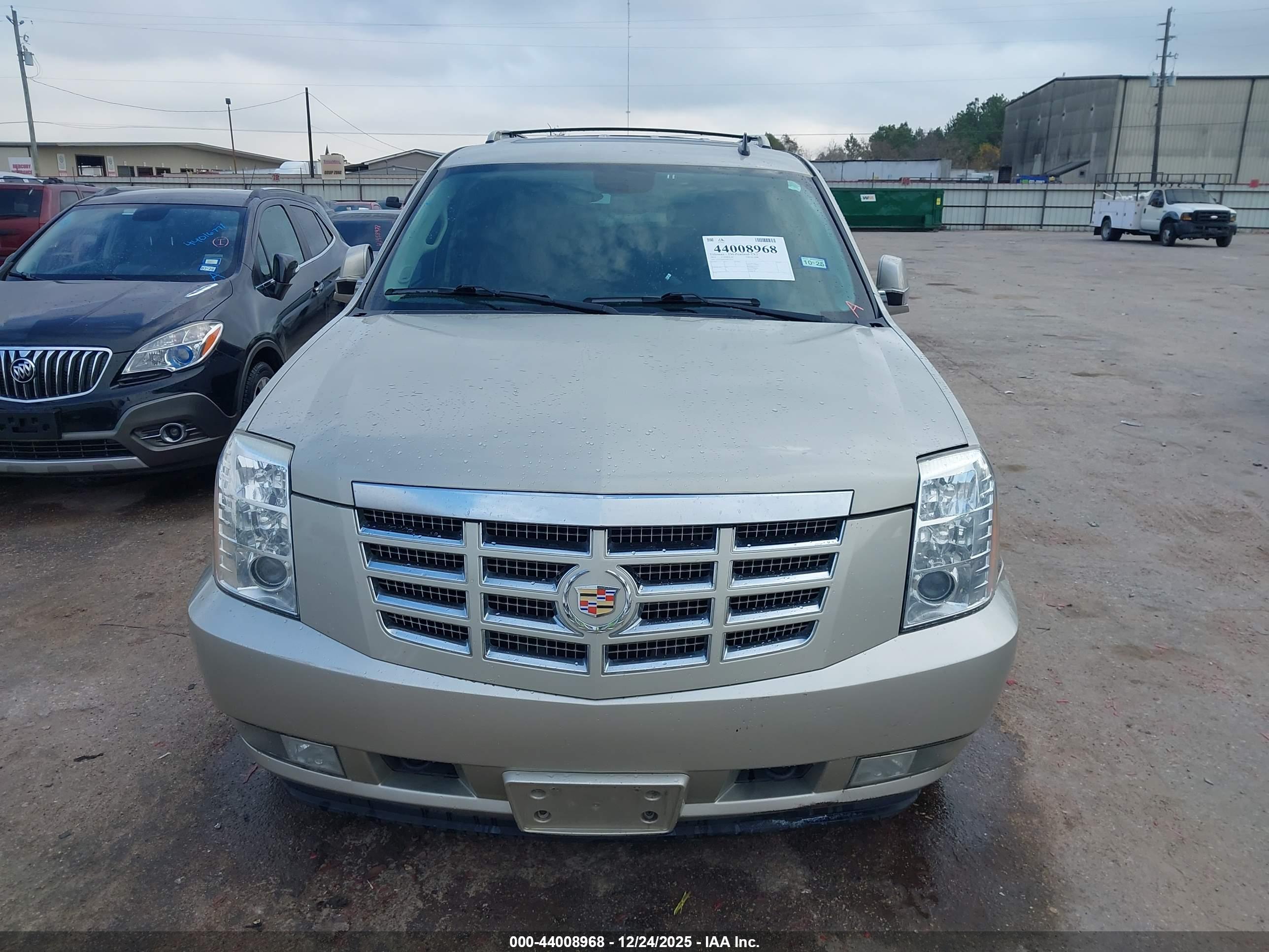 CADILLAC ESCALADE image 6