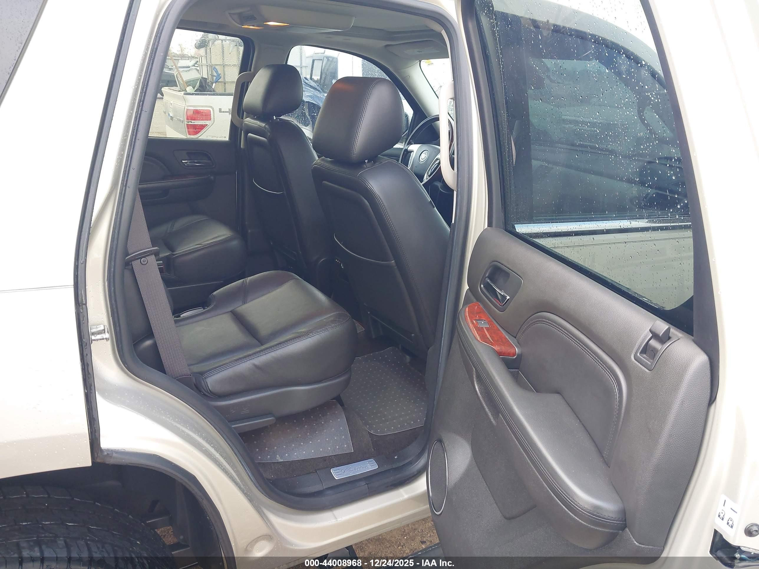 CADILLAC ESCALADE image 8