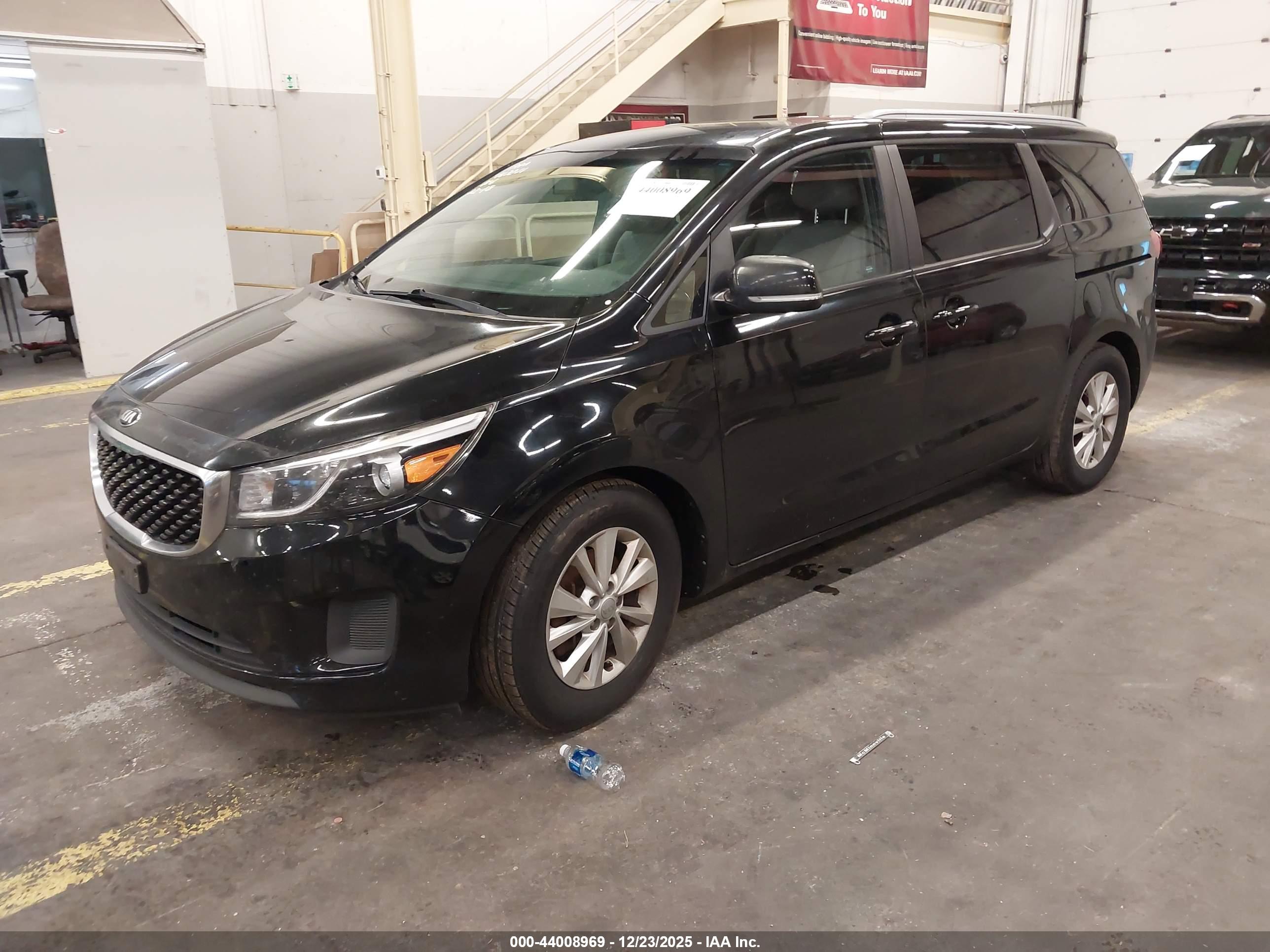 KIA SEDONA image 2
