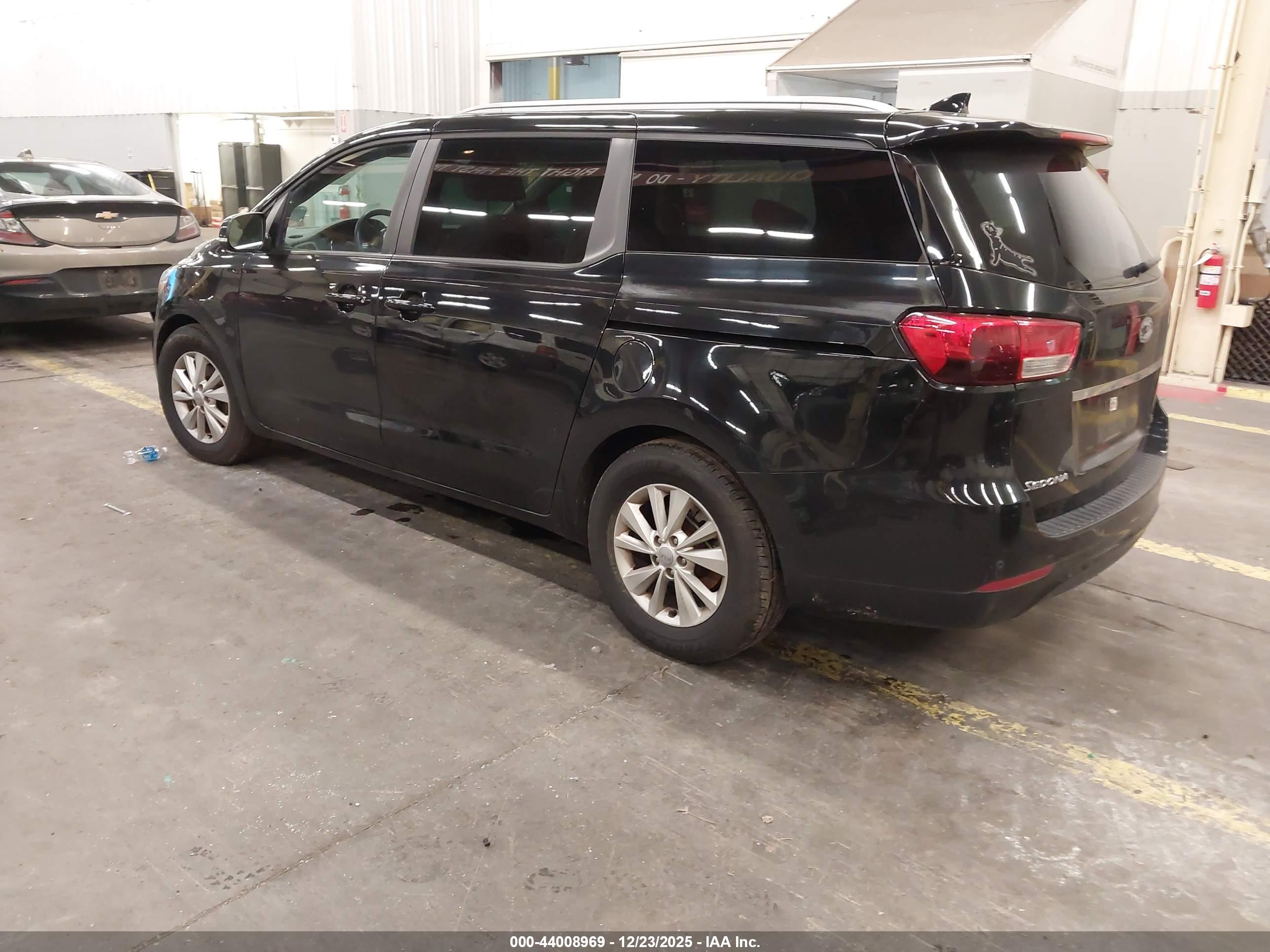 KIA SEDONA image 3