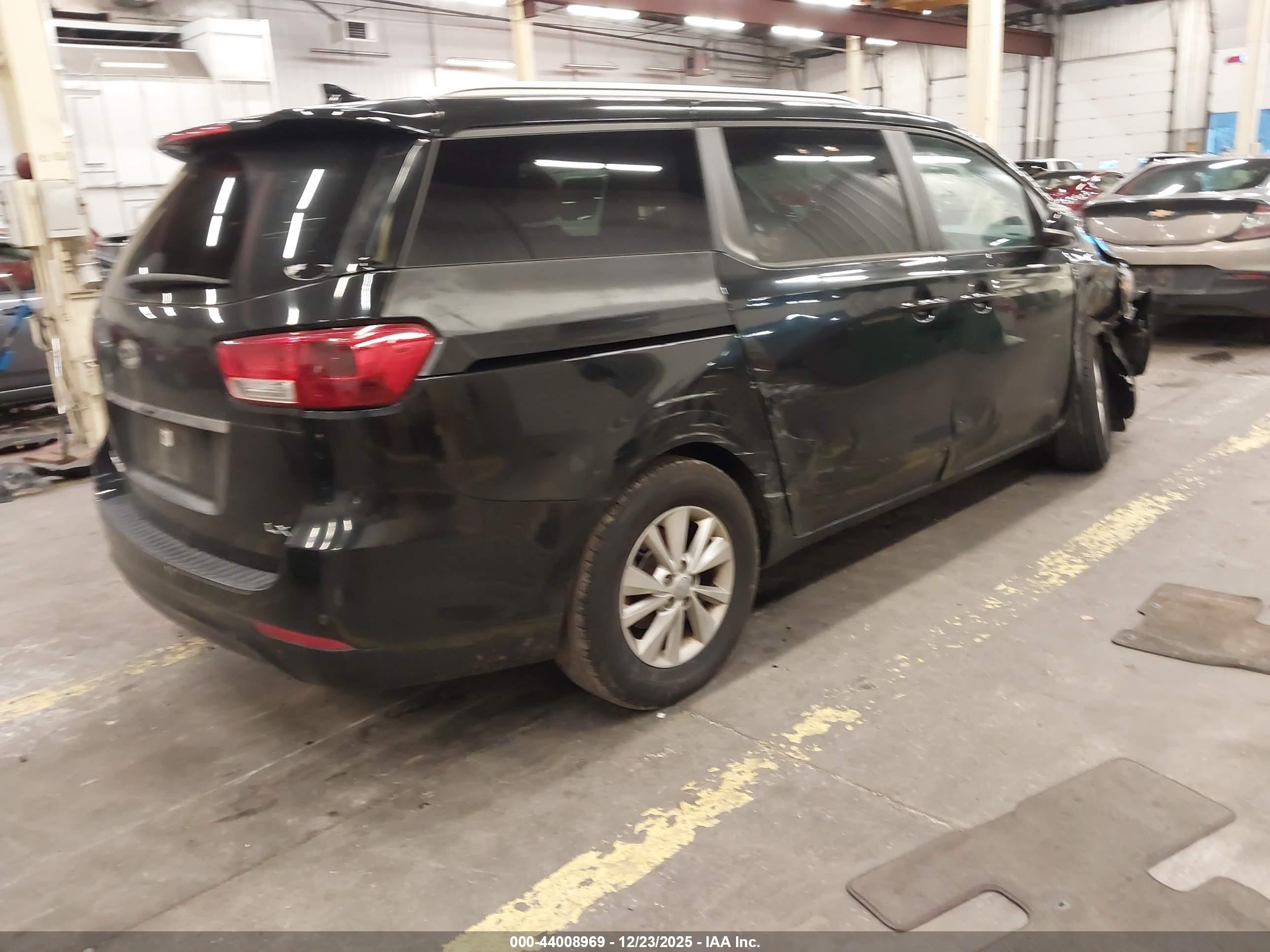 KIA SEDONA image 4
