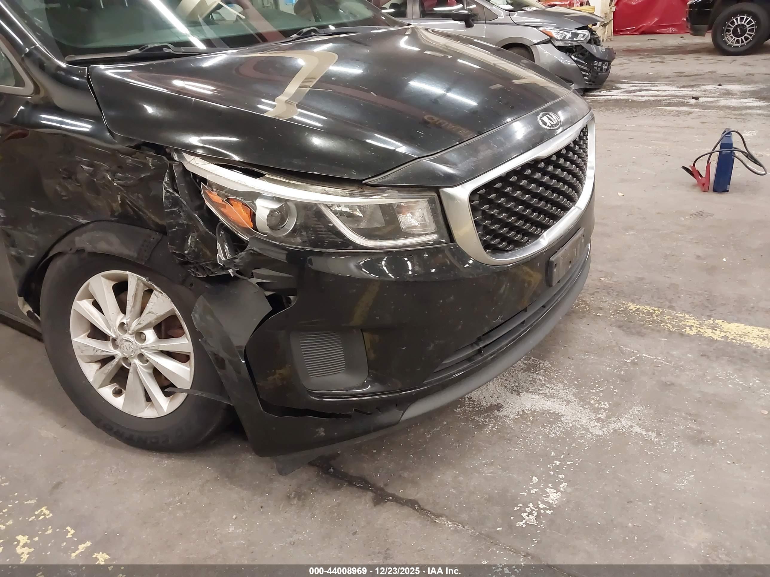 KIA SEDONA image 6