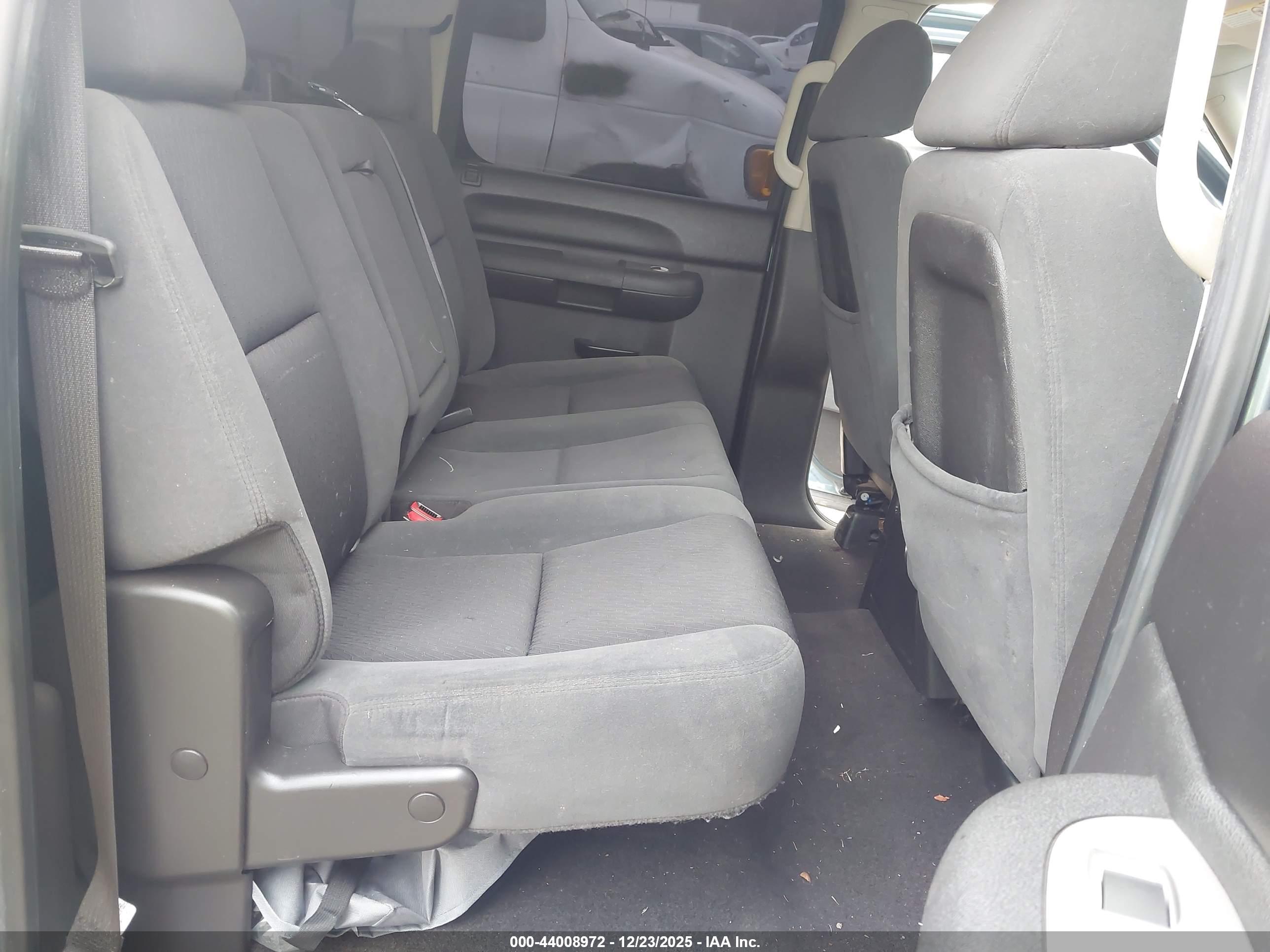 CHEVROLET SILVERADO image 8
