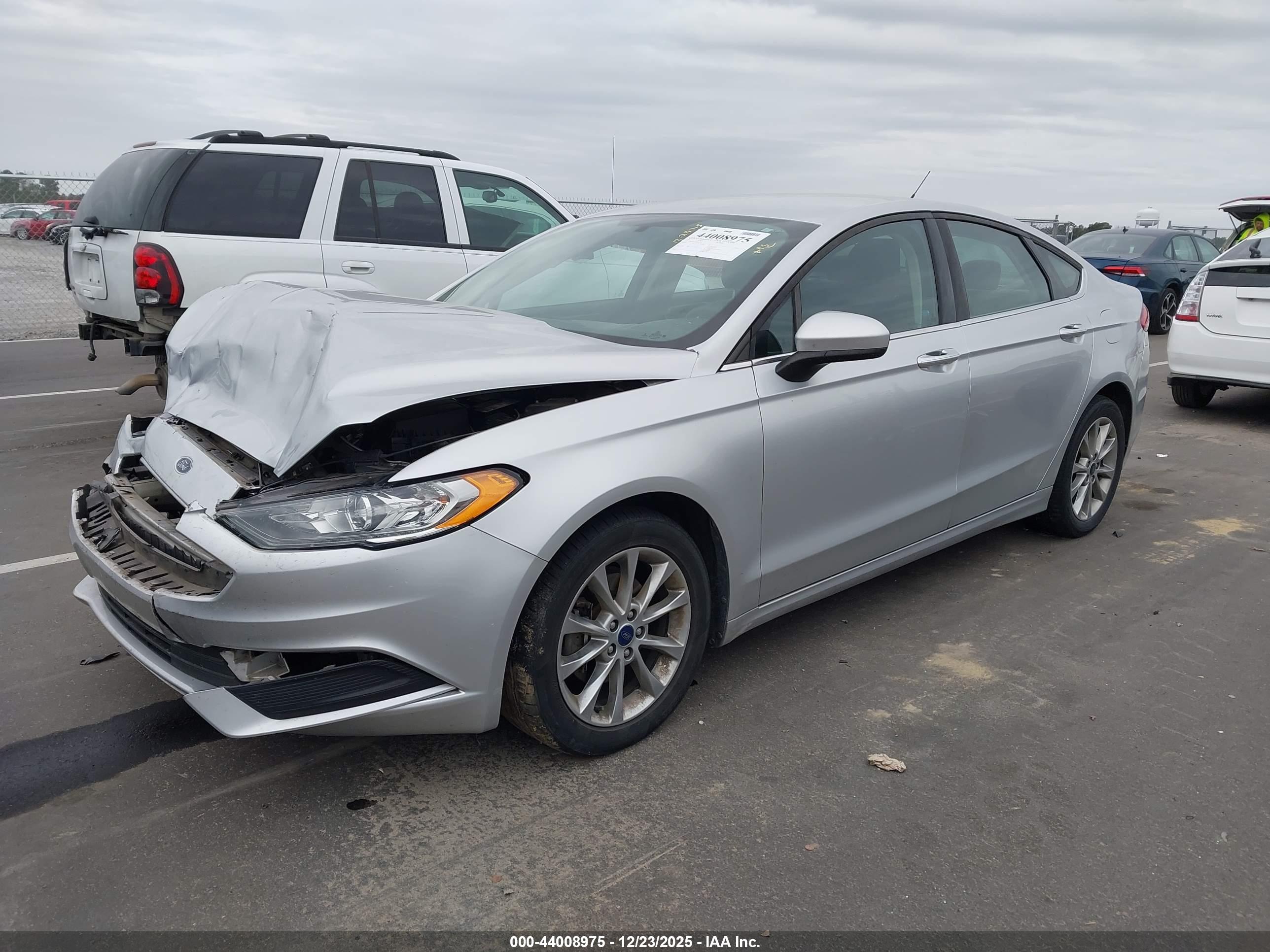 FORD FUSION image 2