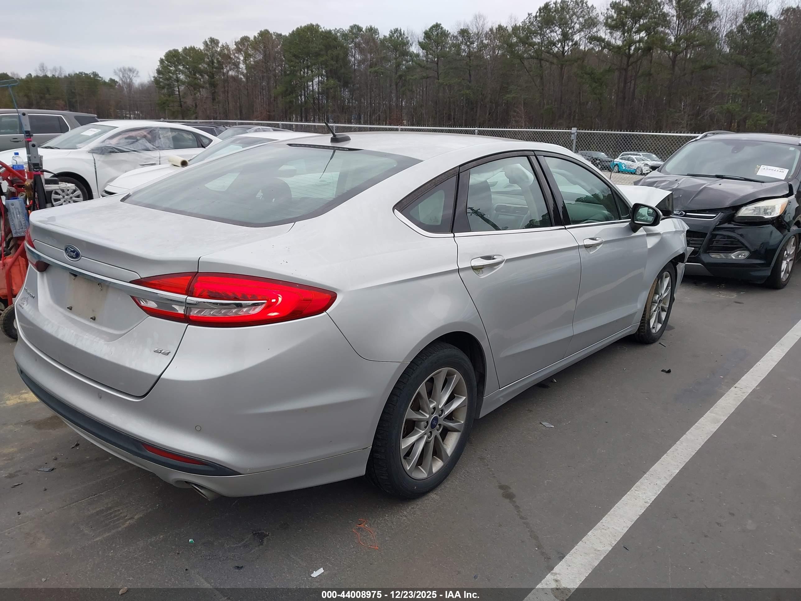 FORD FUSION image 4
