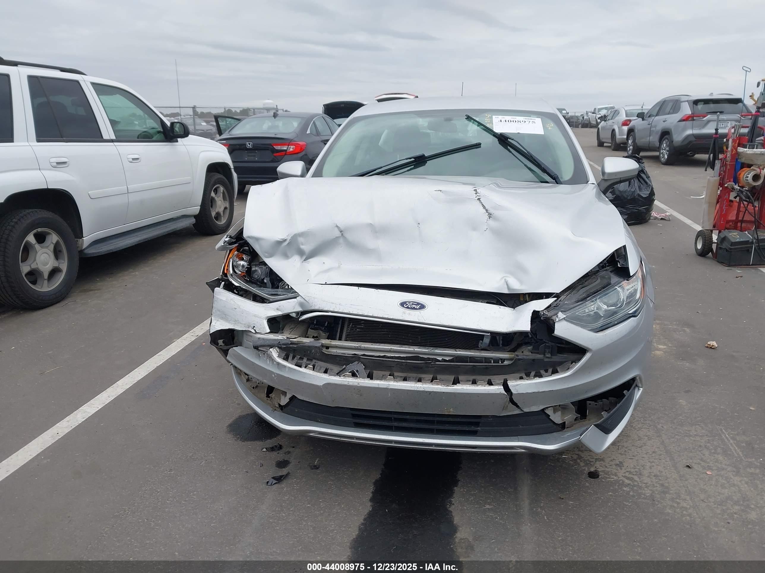 FORD FUSION image 6
