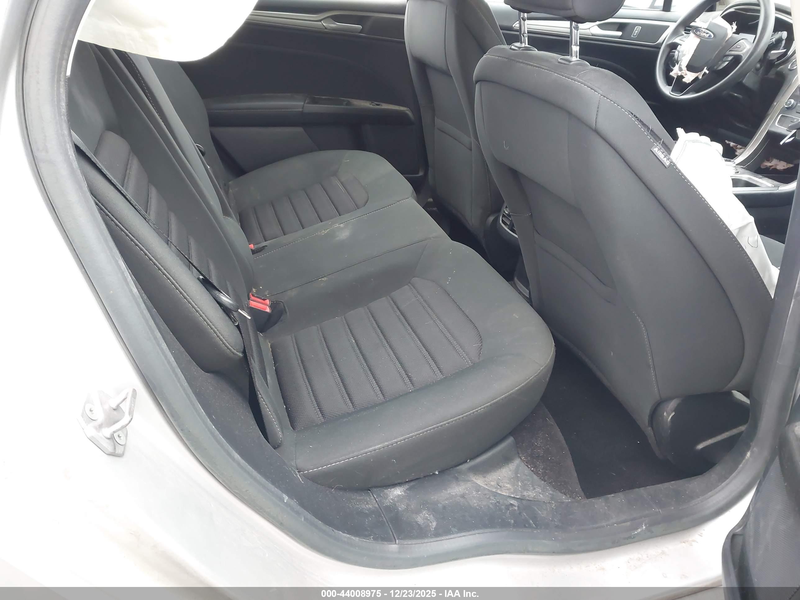 FORD FUSION image 8
