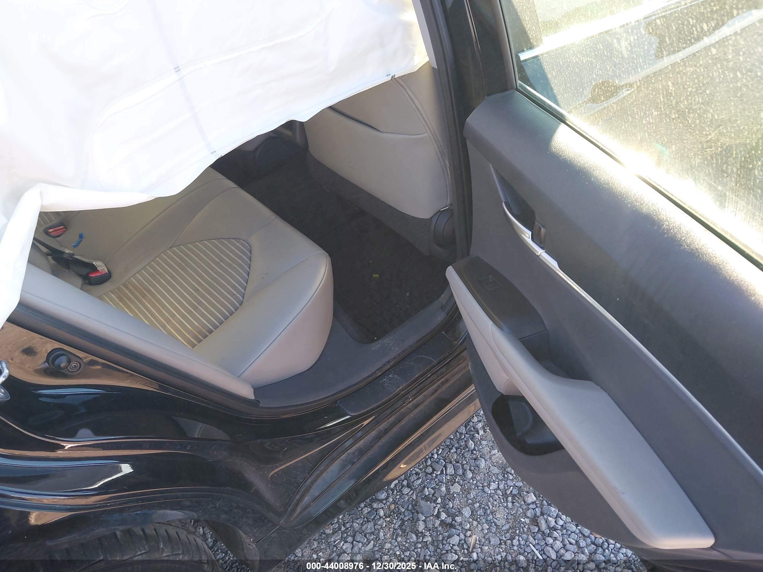 TOYOTA CAMRY image 8