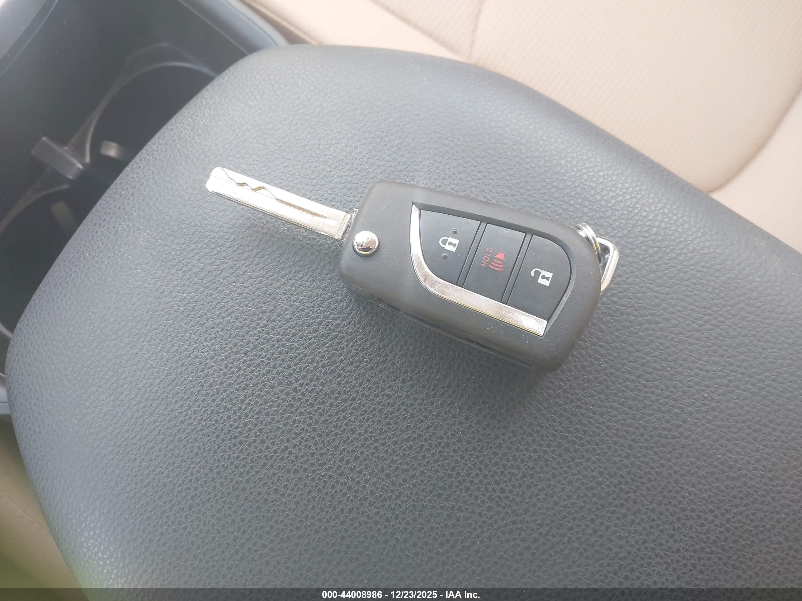 TOYOTA RAV4 image 11