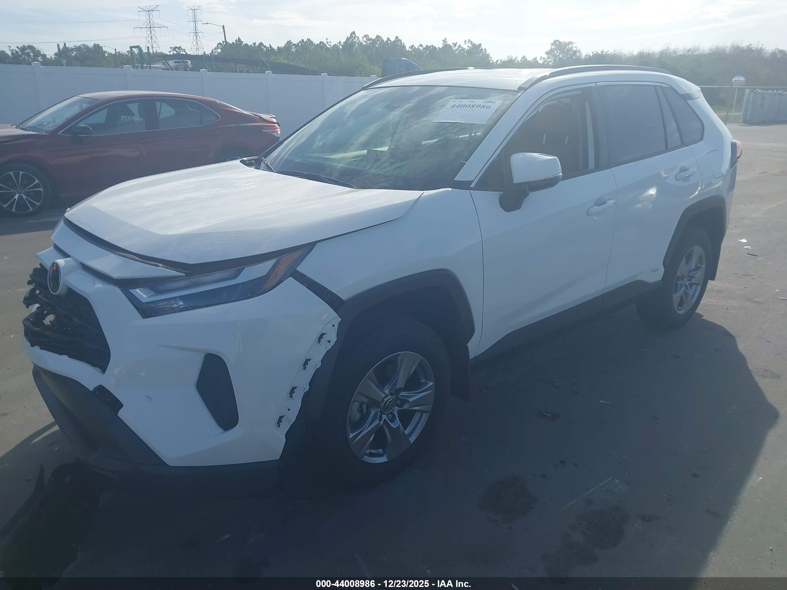TOYOTA RAV4 image 2