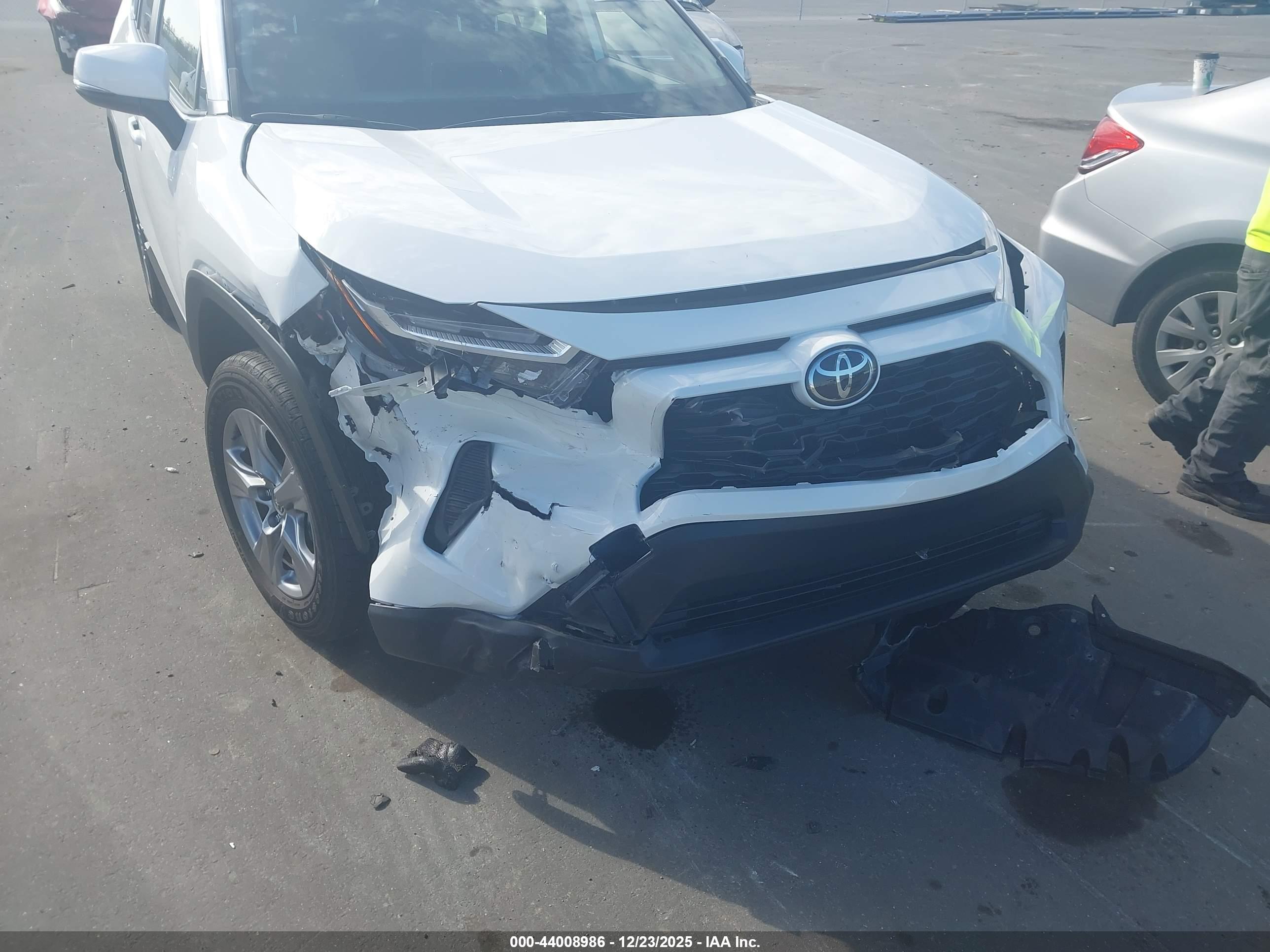TOYOTA RAV4 image 6