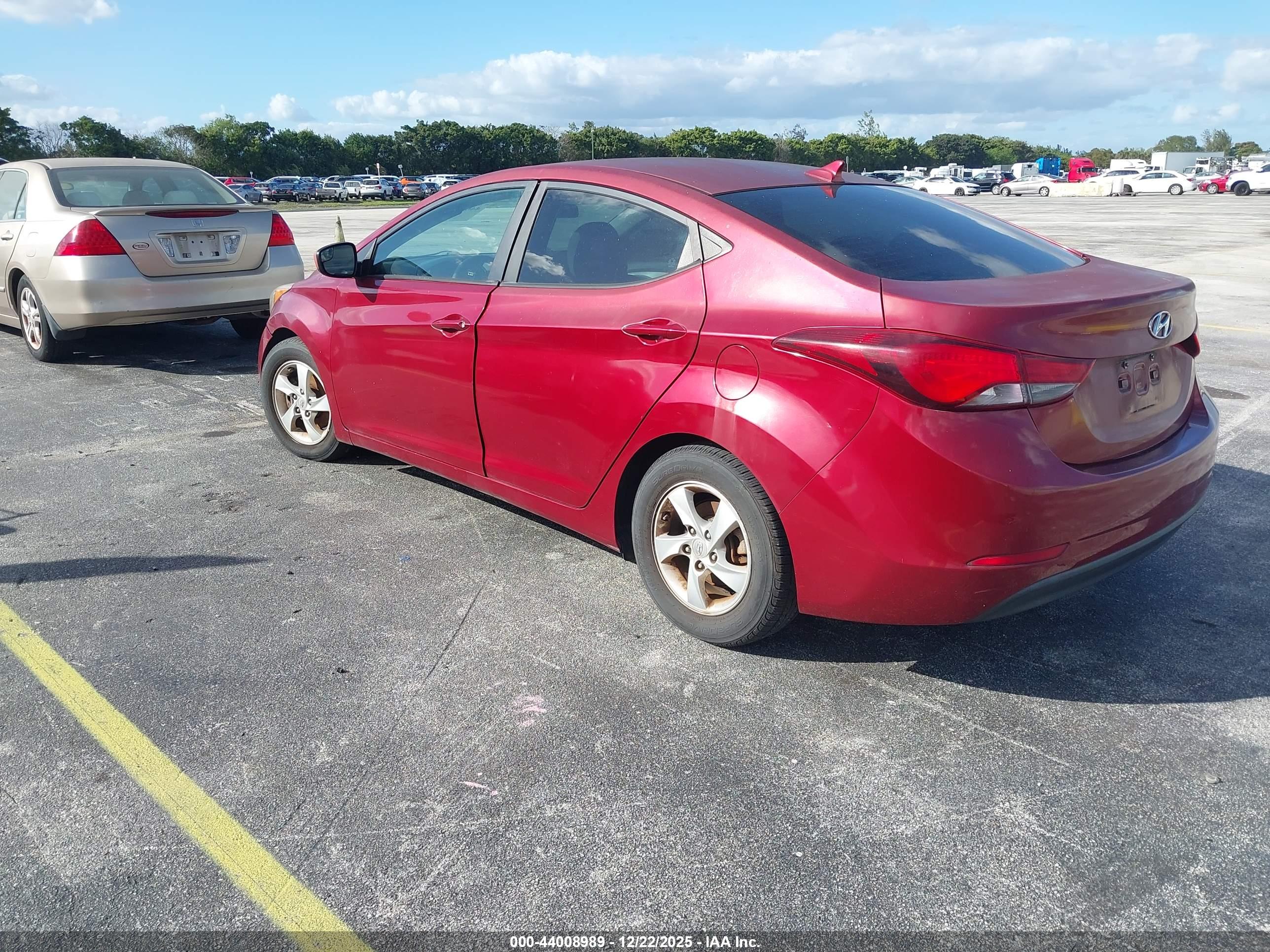 HYUNDAI ELANTRA image 3