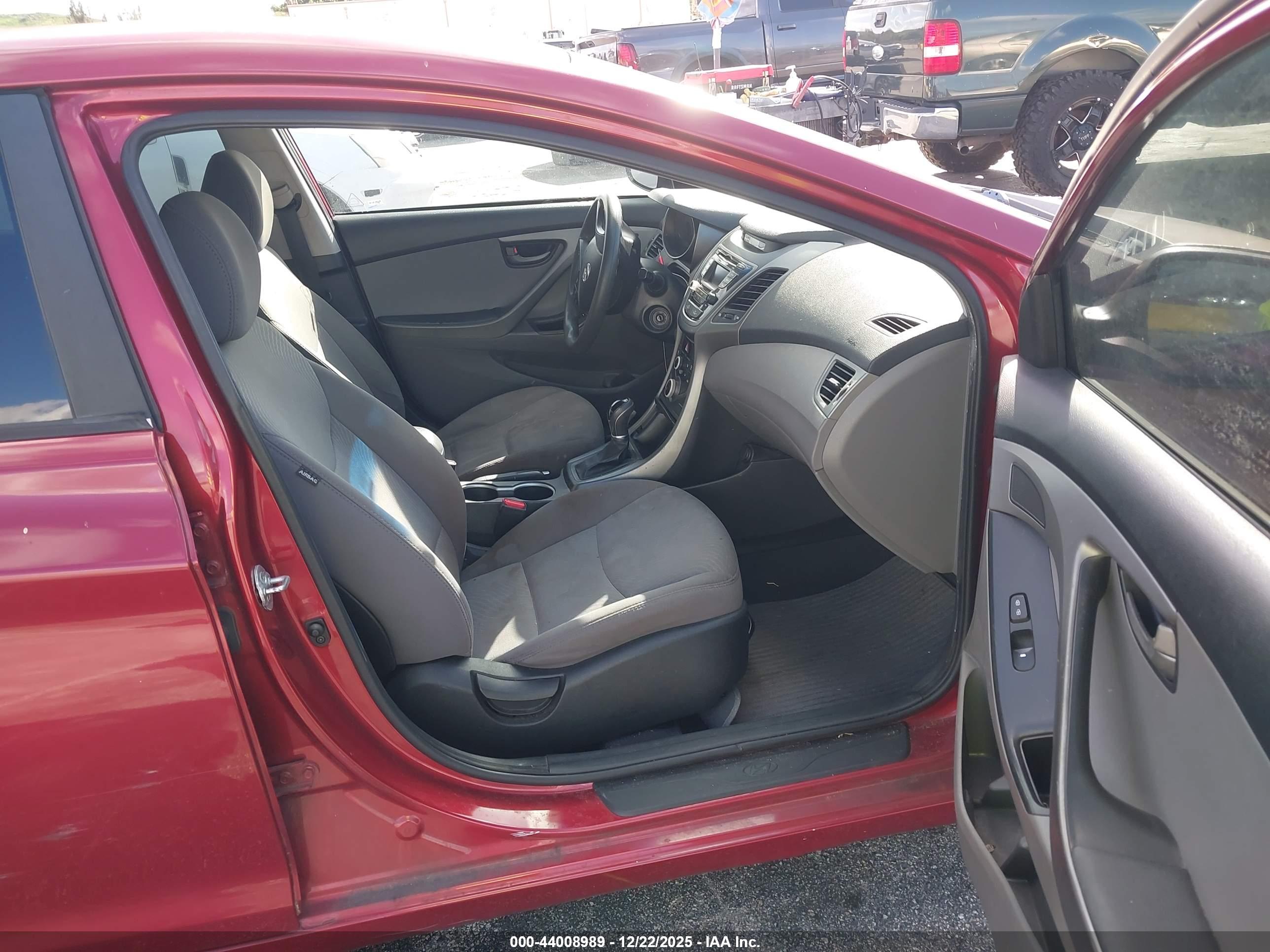 HYUNDAI ELANTRA image 5