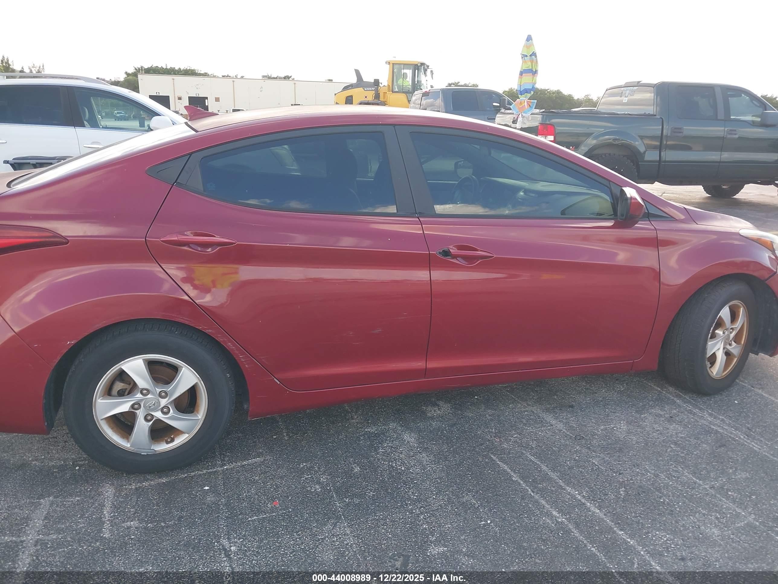 HYUNDAI ELANTRA image 6