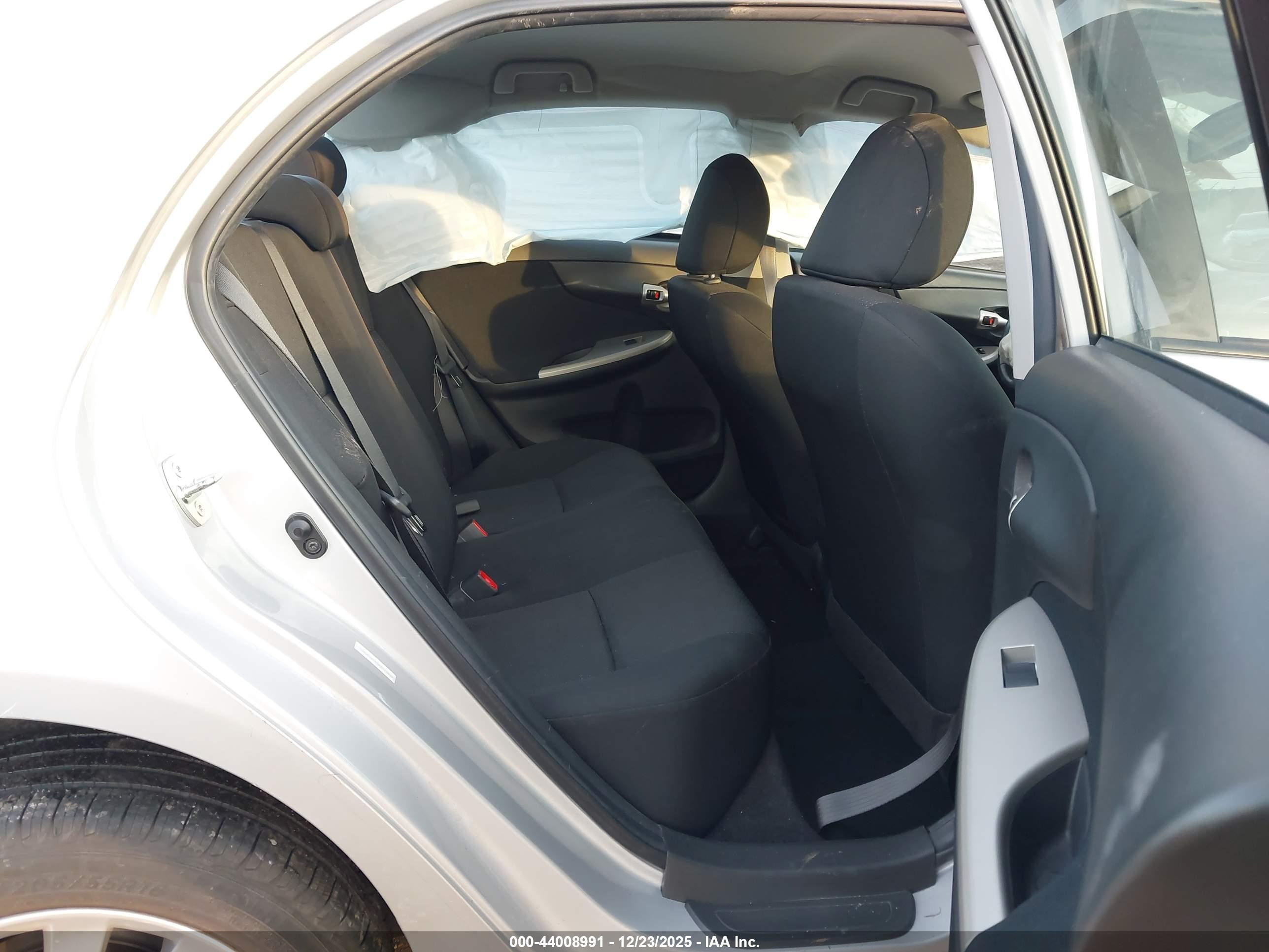 TOYOTA COROLLA image 8