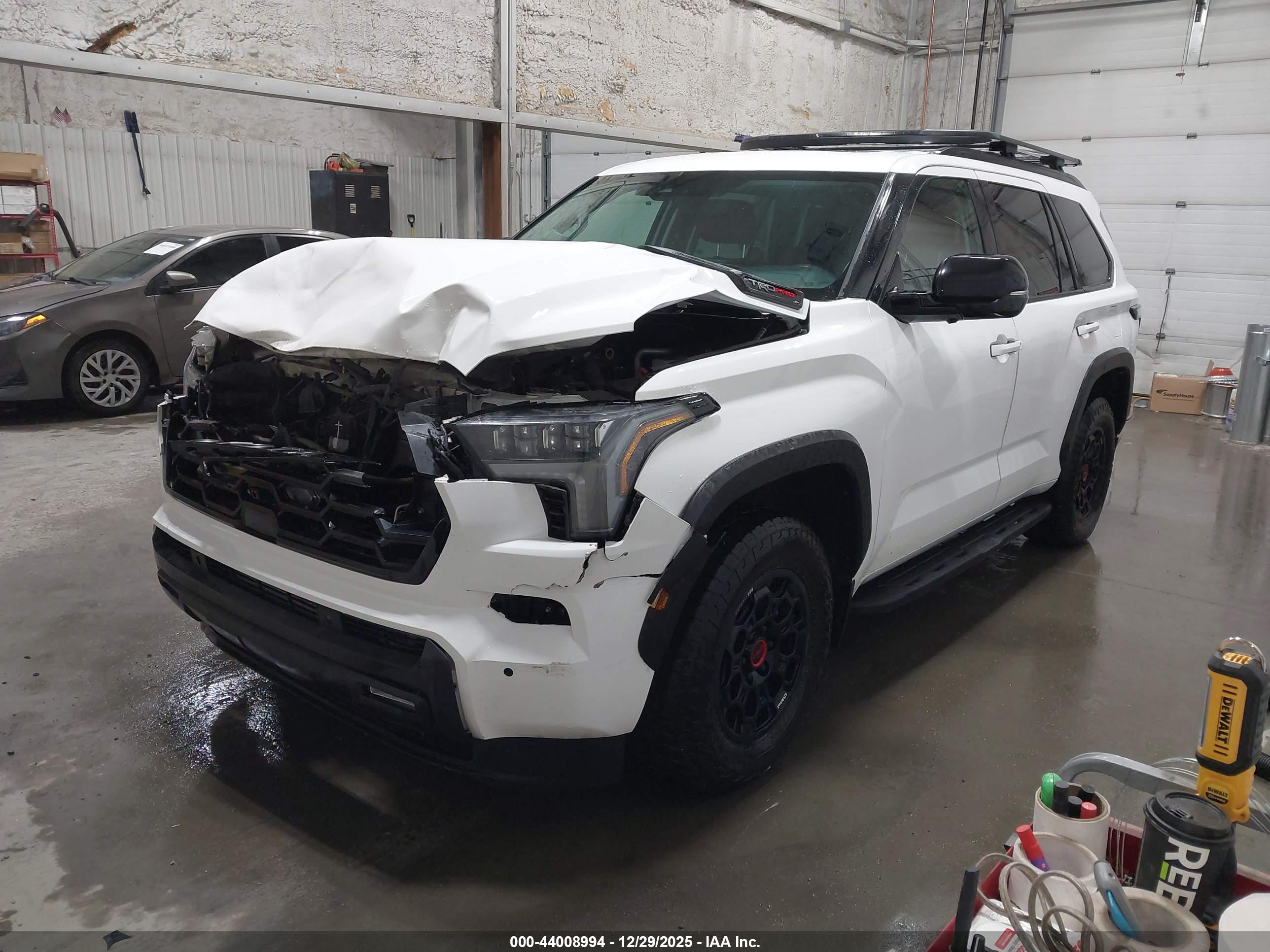 TOYOTA SEQUOIA image 2
