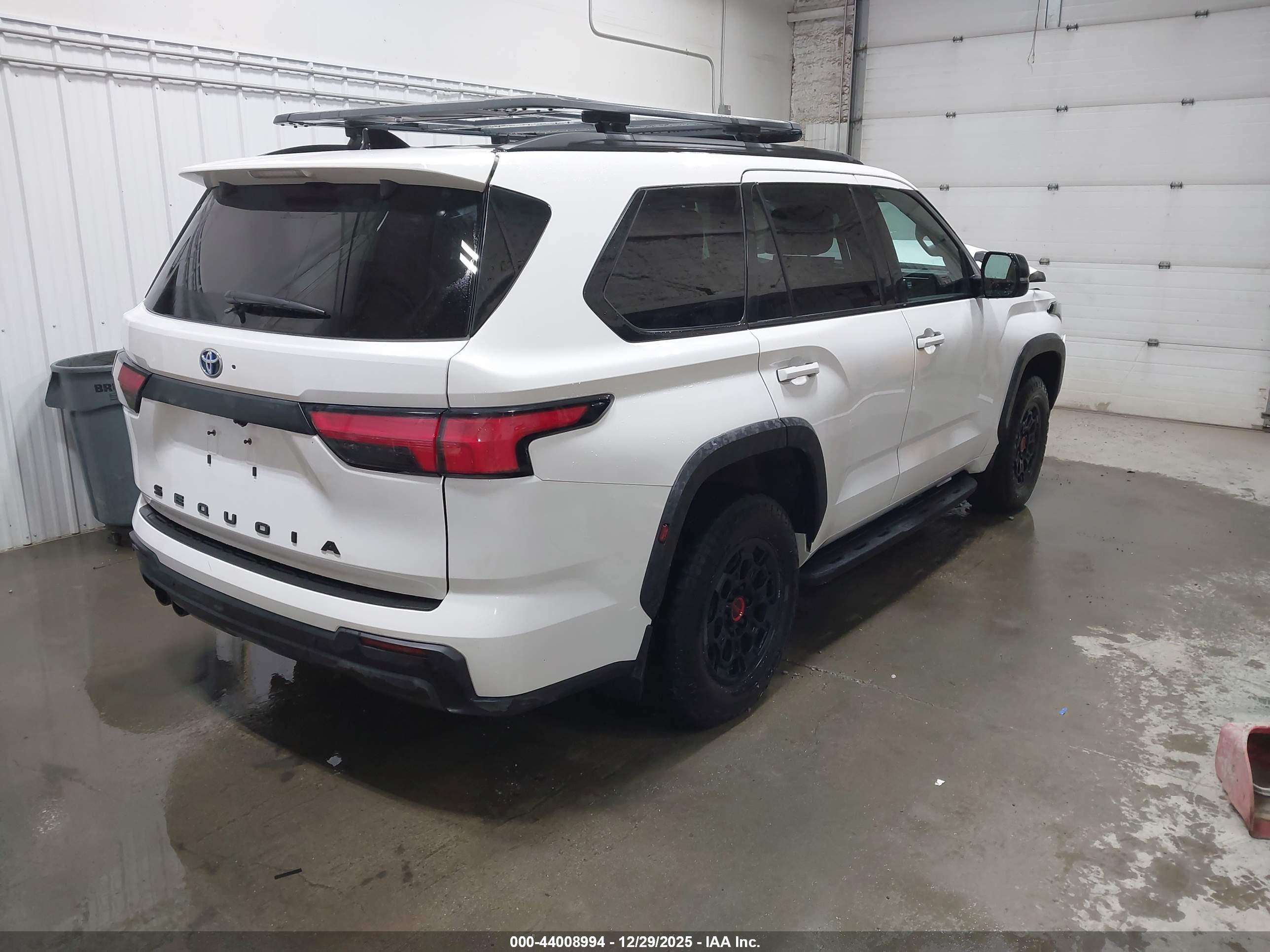 TOYOTA SEQUOIA image 4