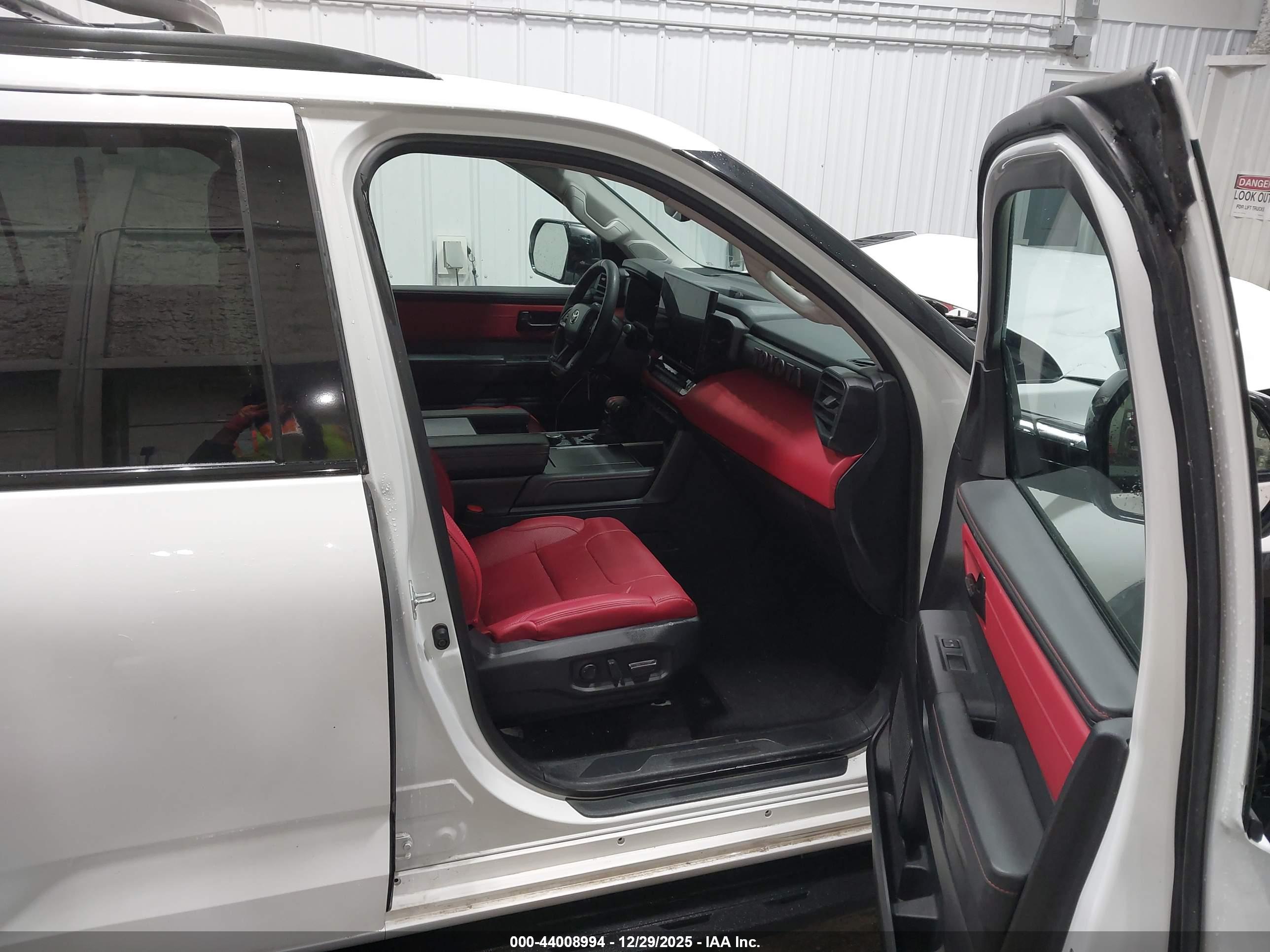 TOYOTA SEQUOIA image 5