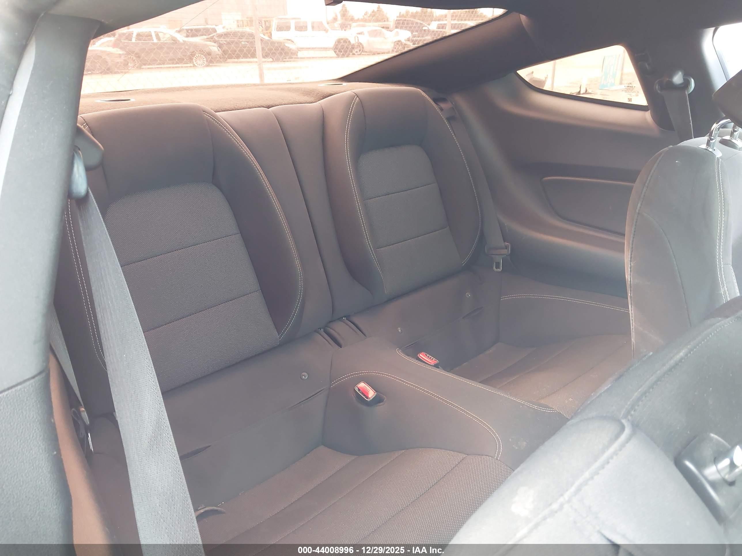 FORD MUSTANG image 8