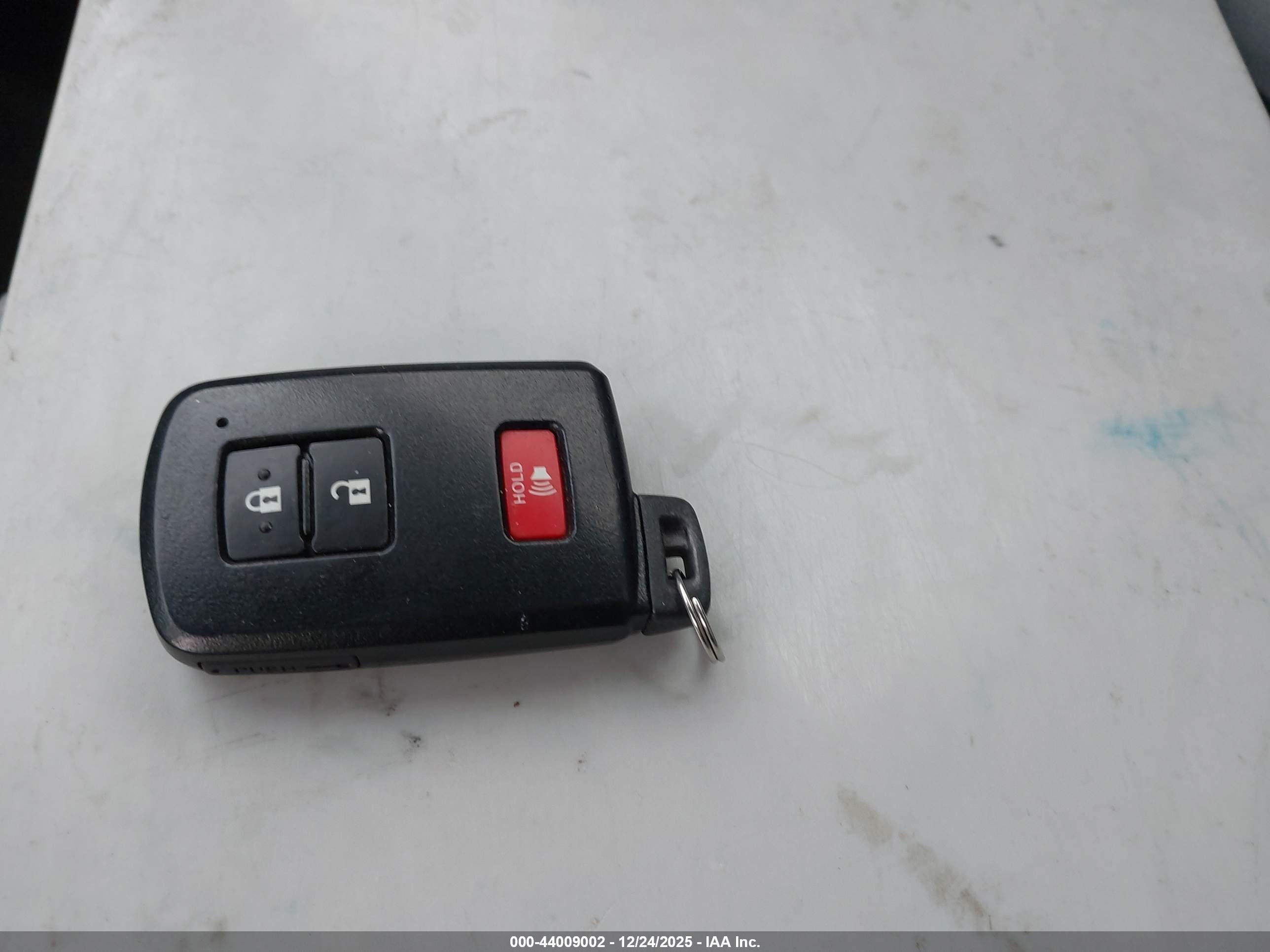 TOYOTA RAV4 image 11