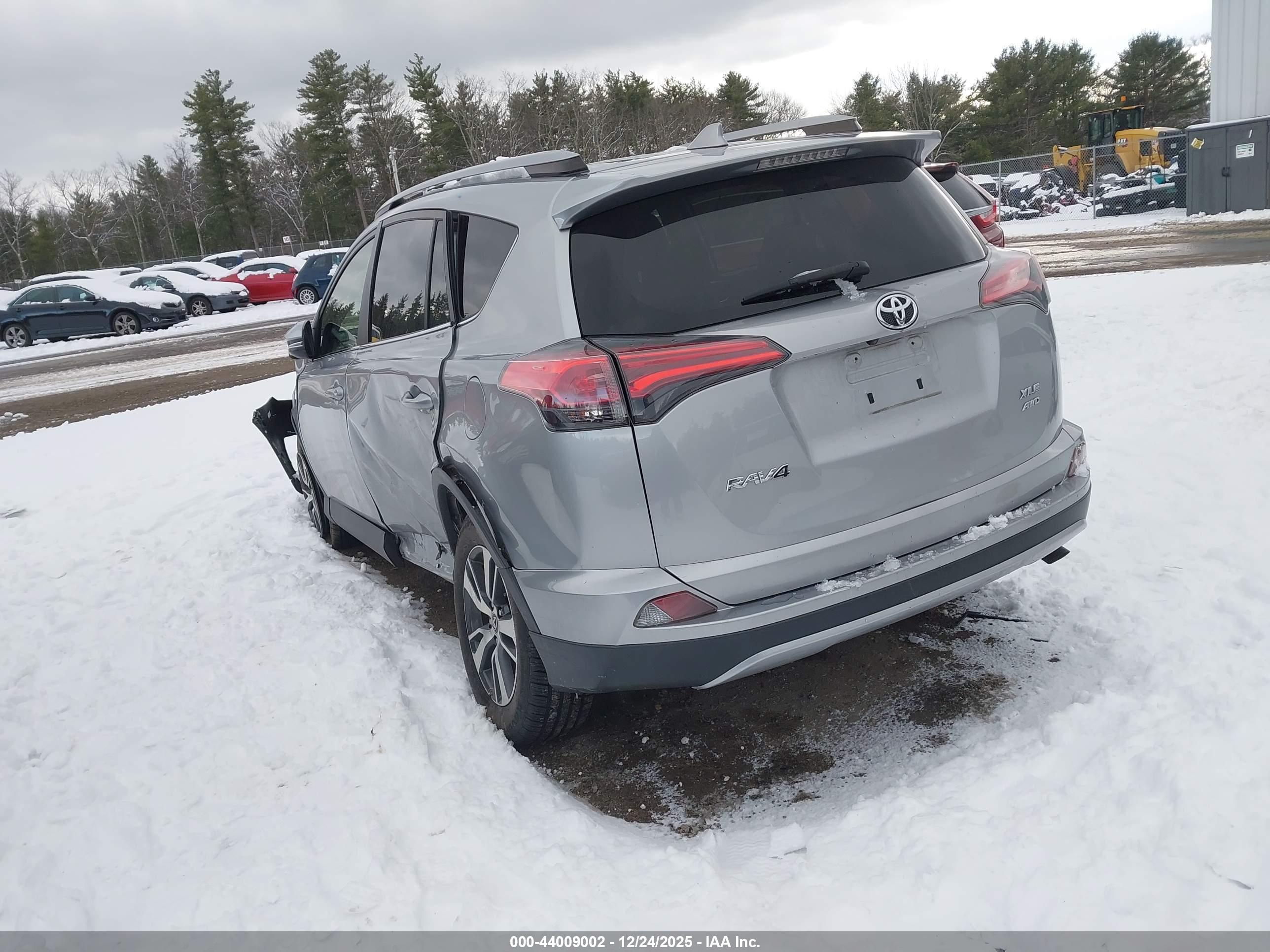 TOYOTA RAV4 image 3