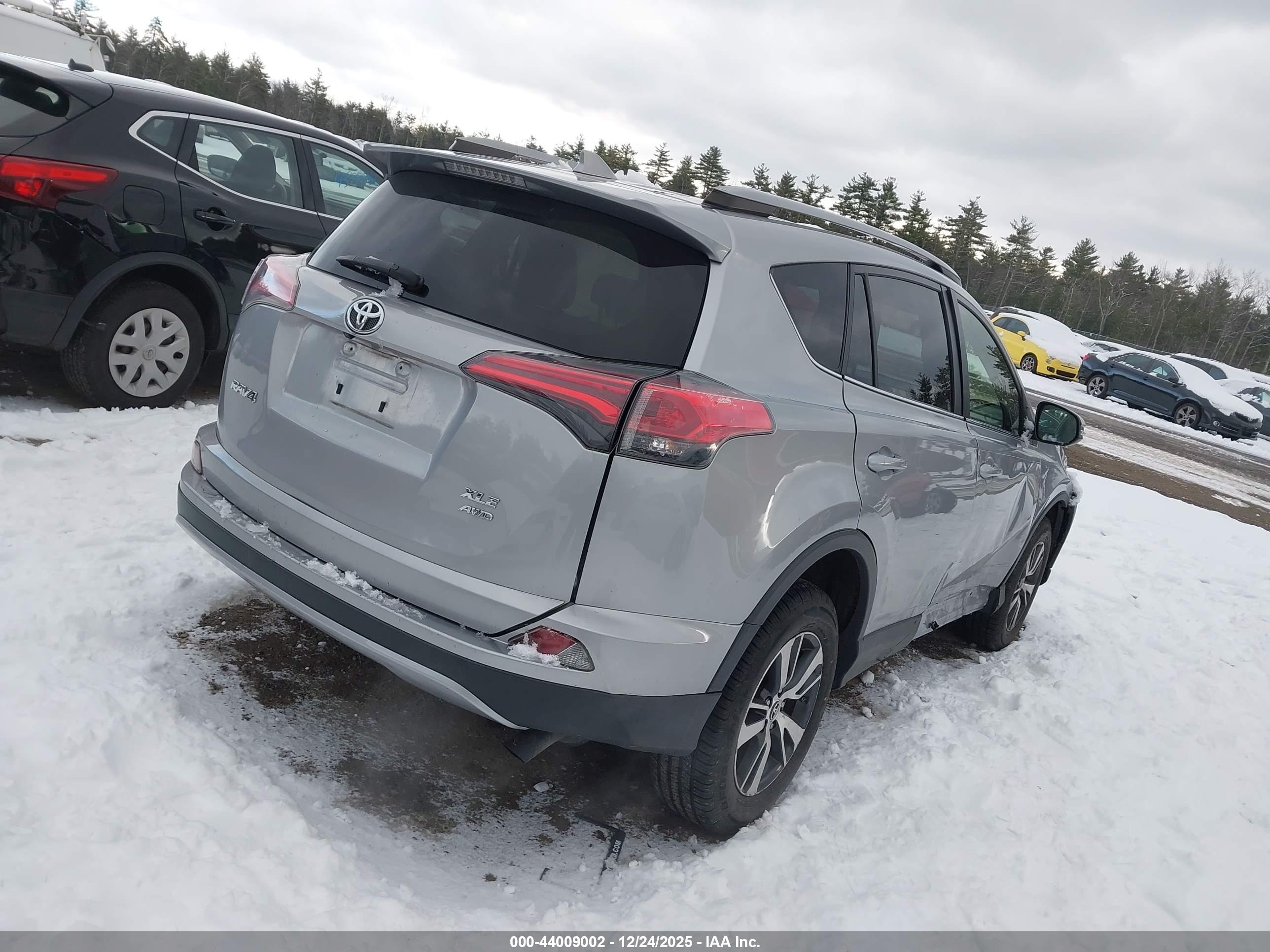 TOYOTA RAV4 image 4