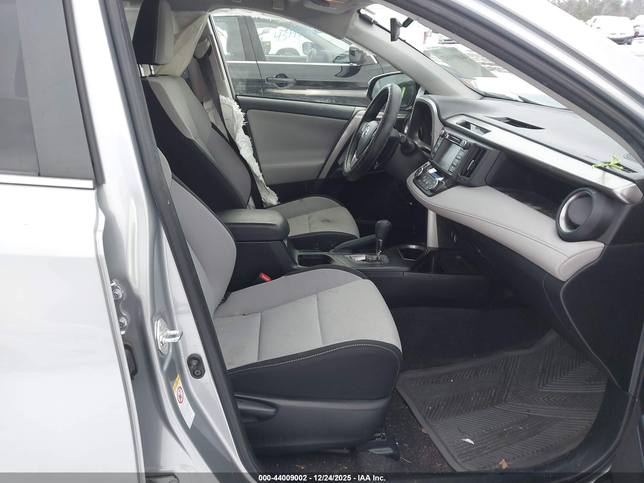 TOYOTA RAV4 image 5