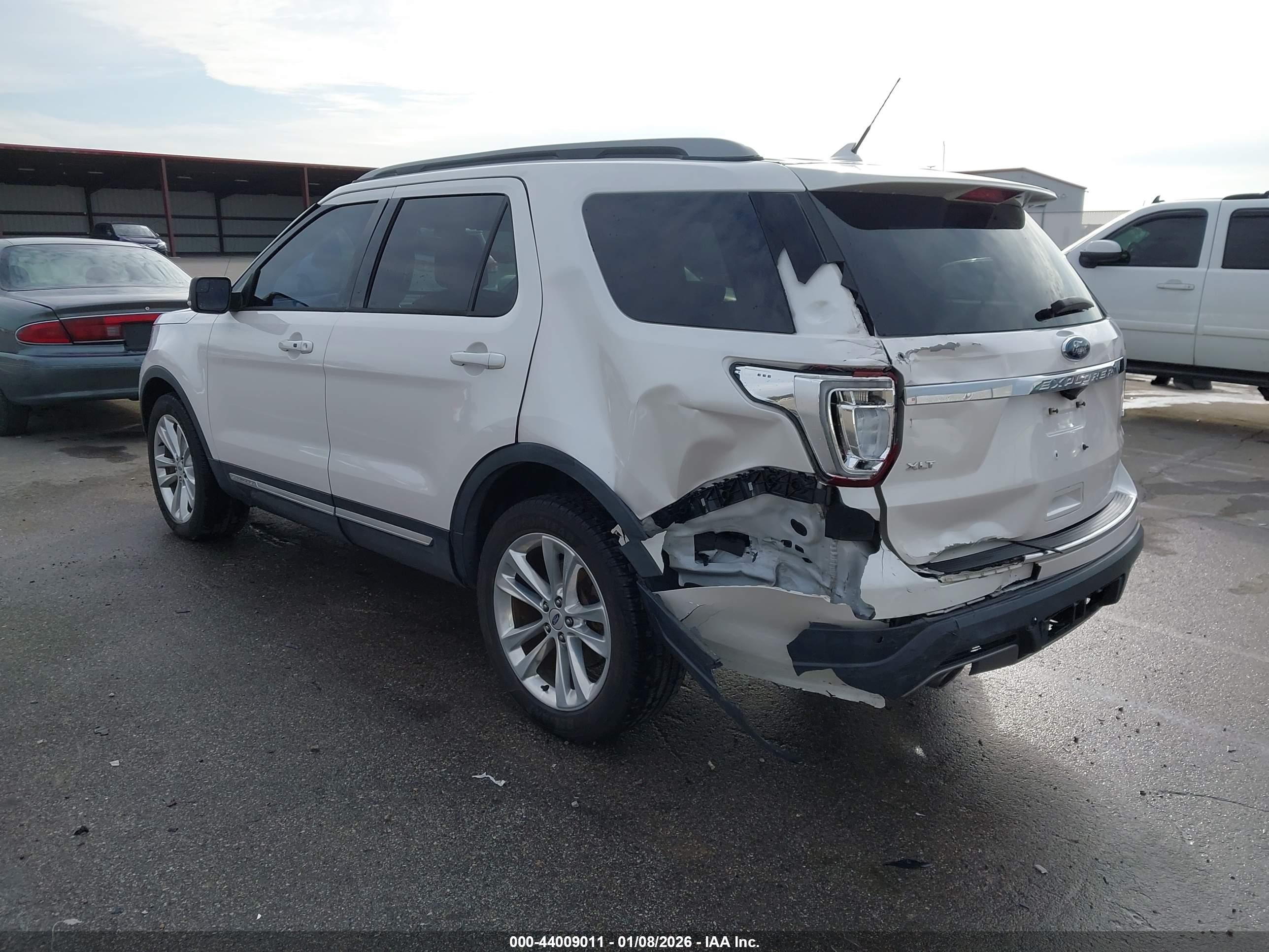 FORD EXPLORER image 3