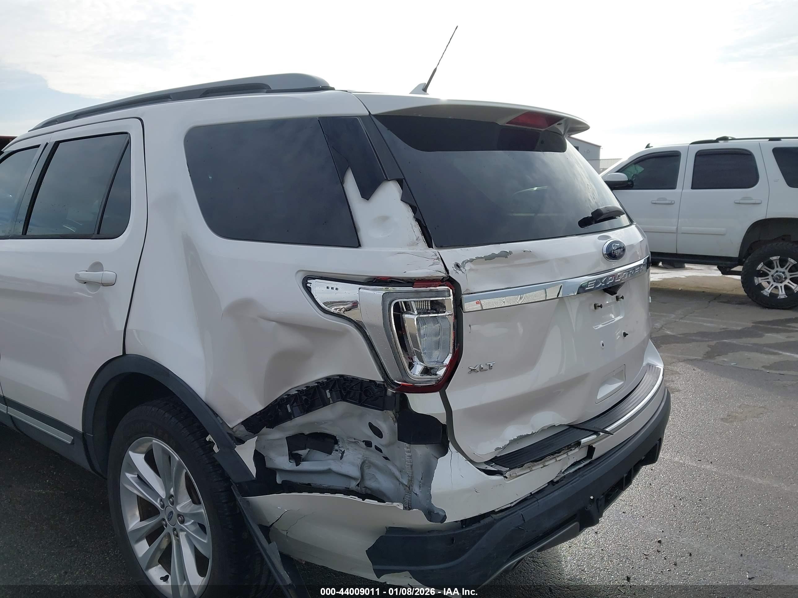 FORD EXPLORER image 6
