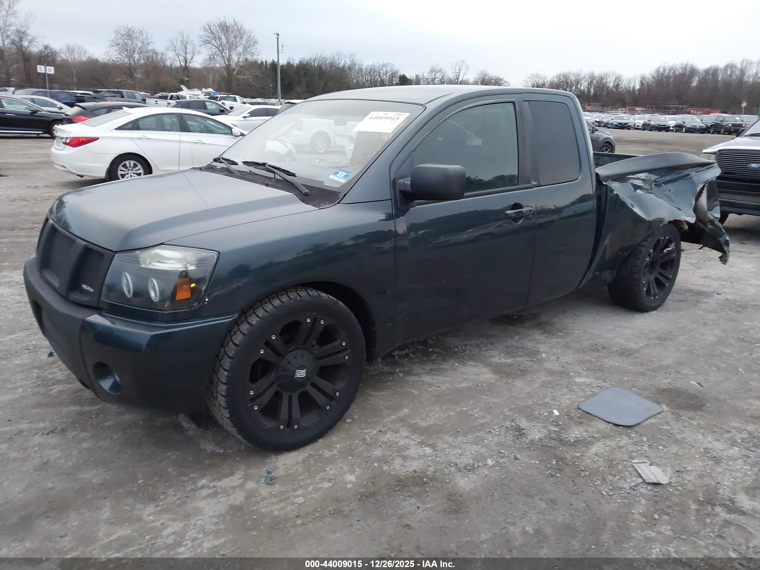 NISSAN TITAN image 2