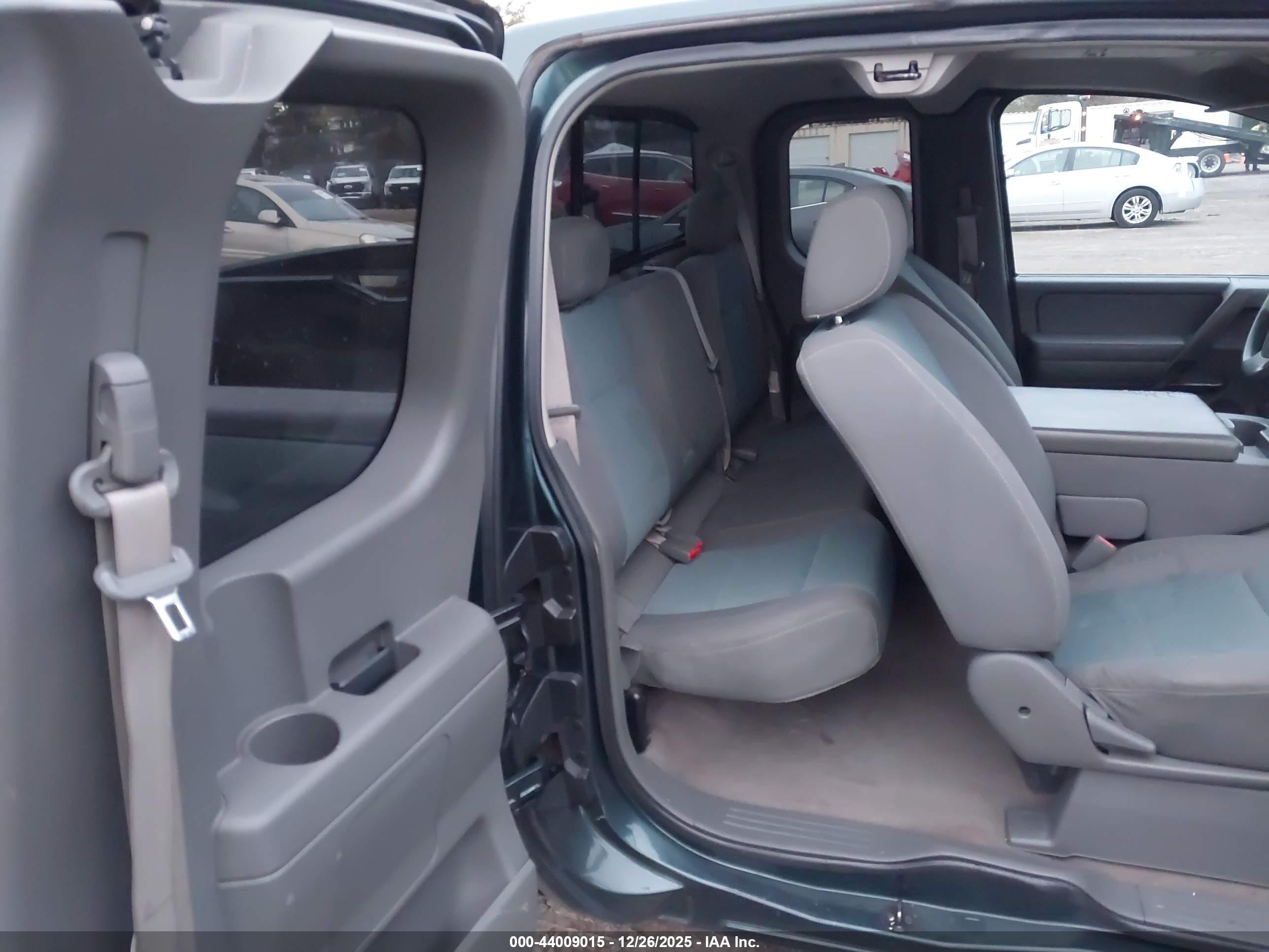 NISSAN TITAN image 8