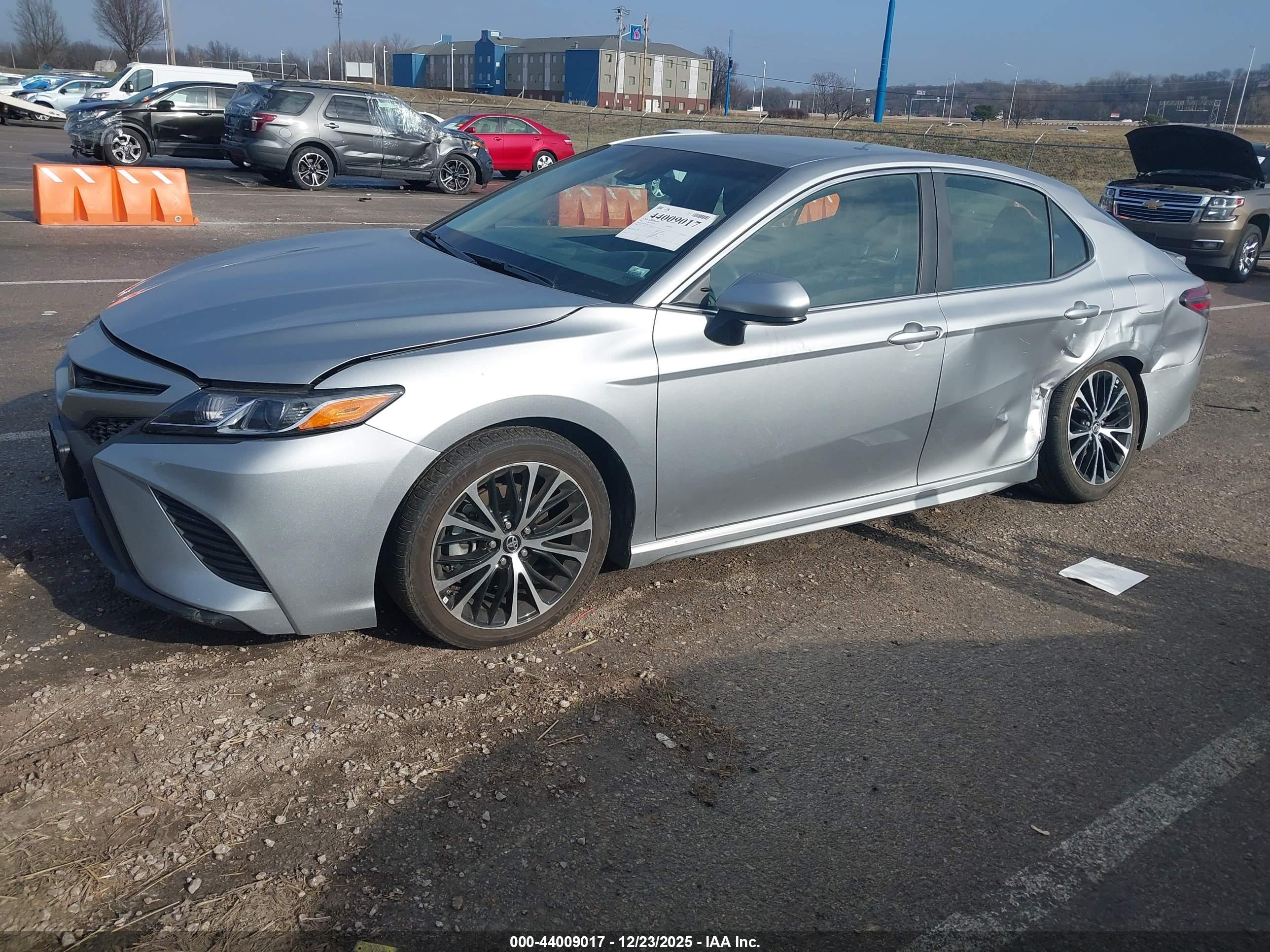 TOYOTA CAMRY image 2