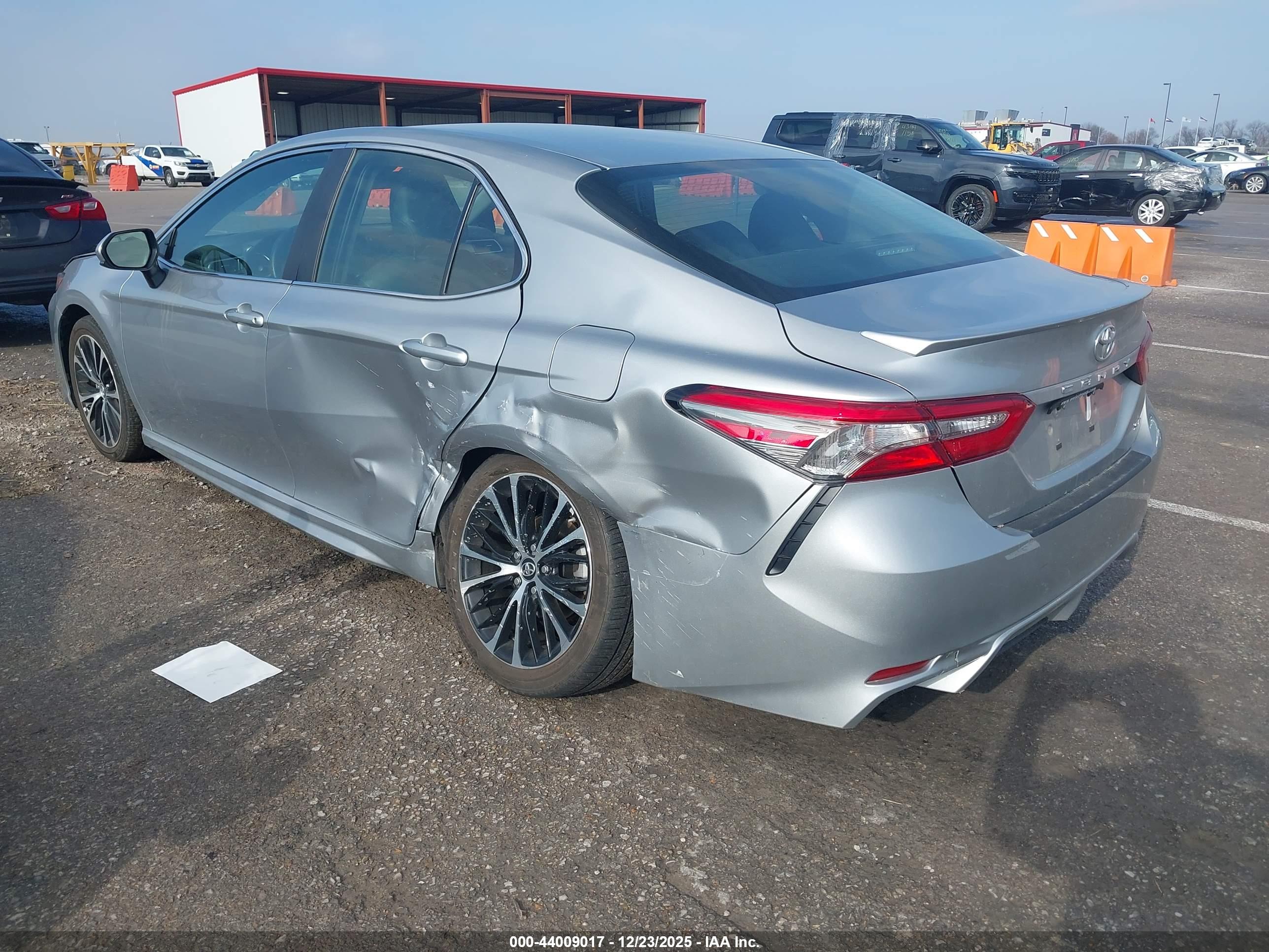 TOYOTA CAMRY image 3